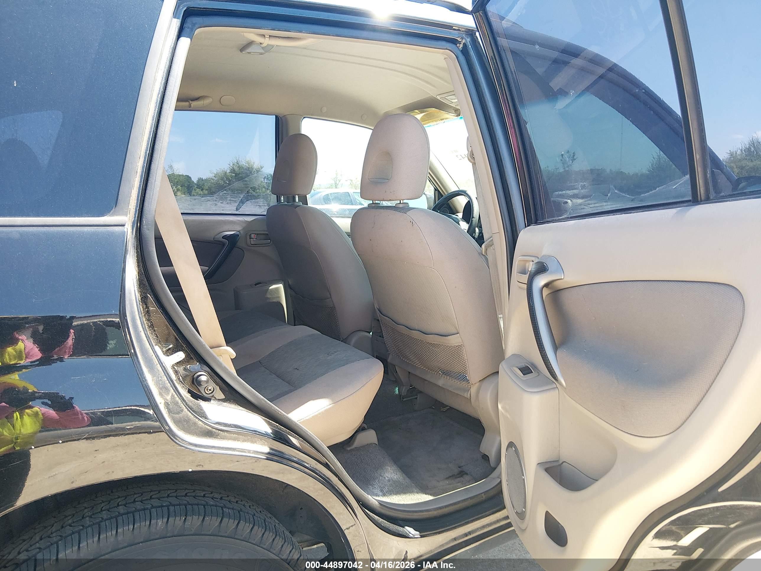 TOYOTA RAV4 image 8