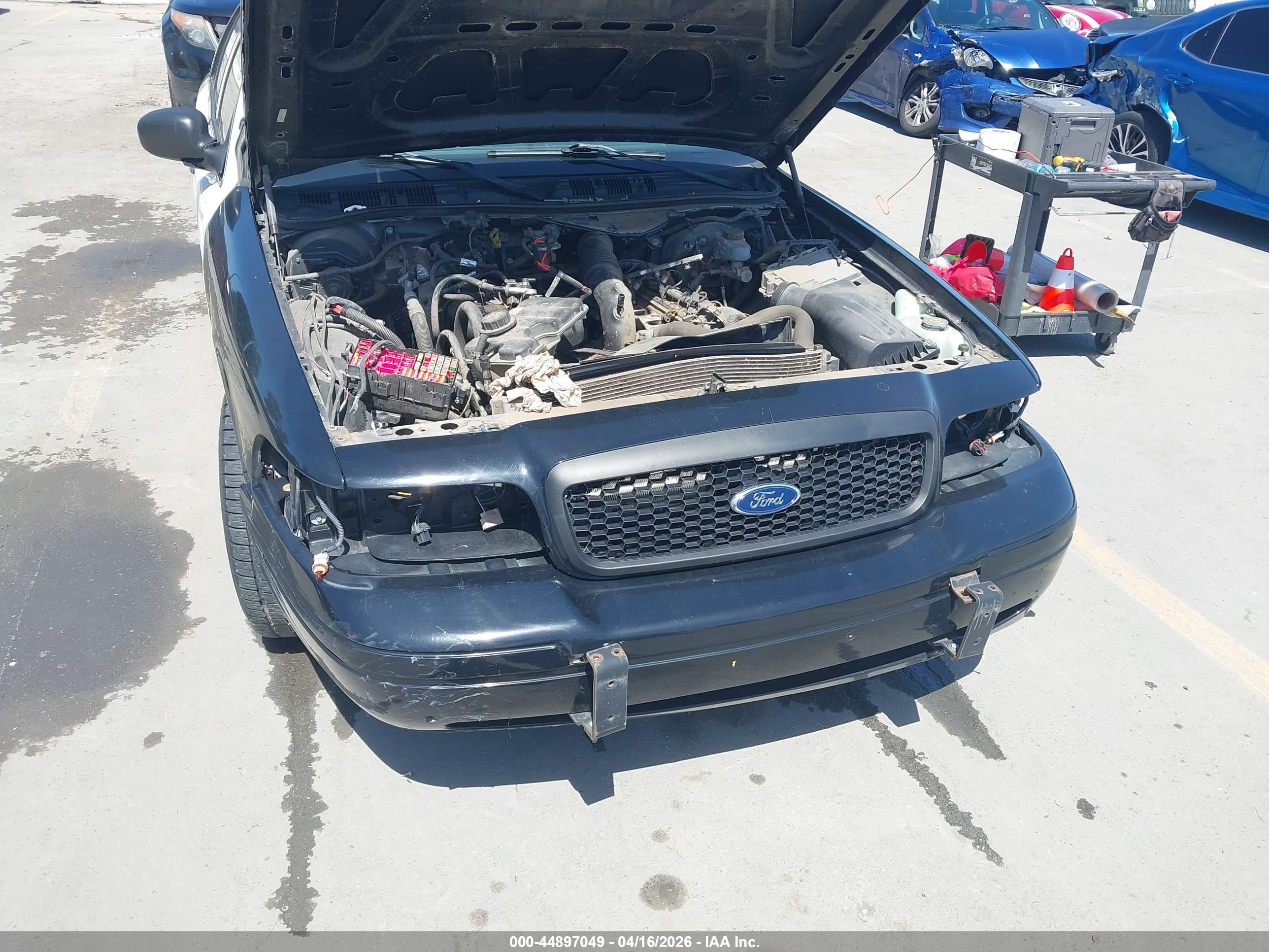 FORD CROWN image 6