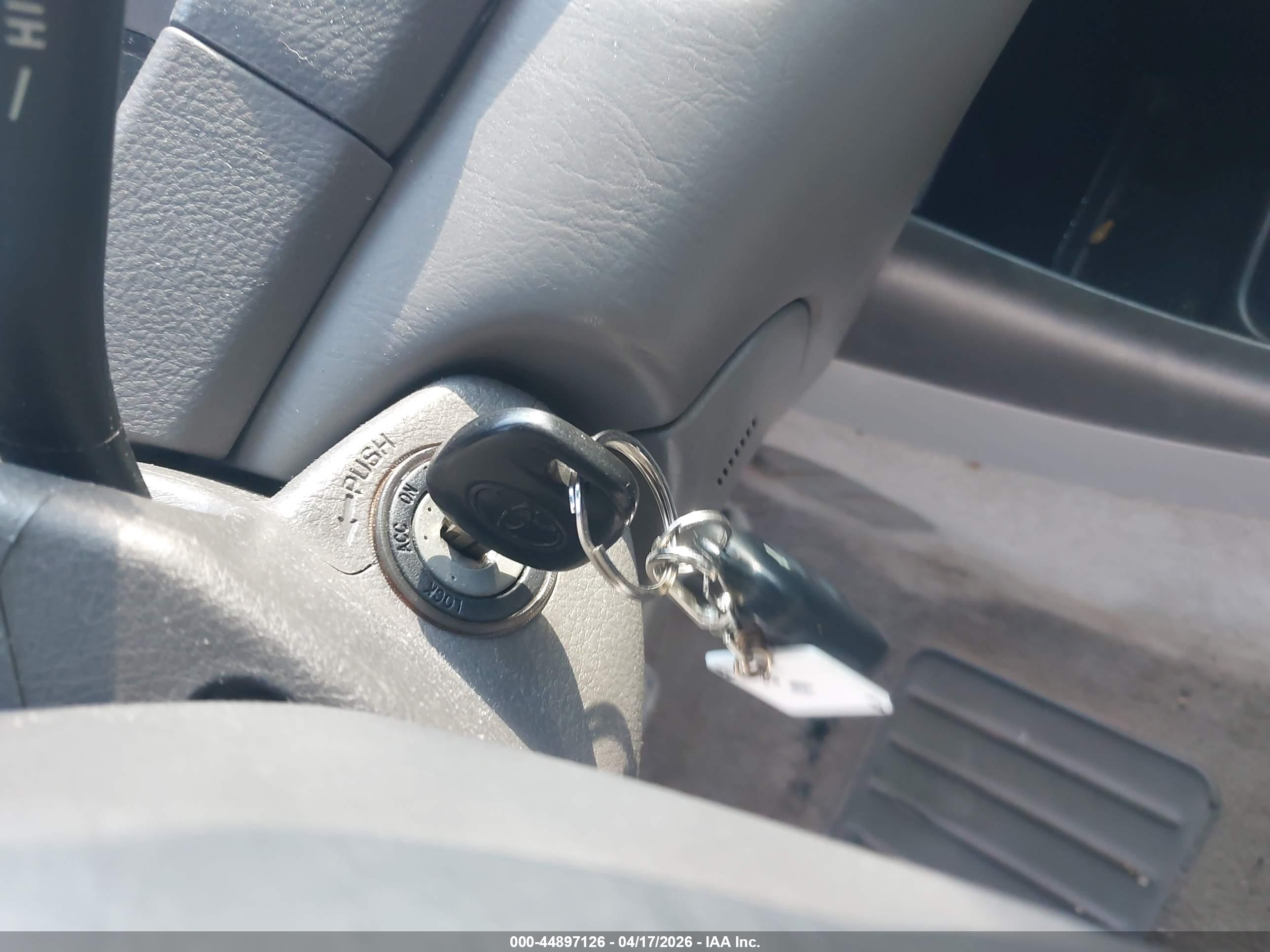 TOYOTA CAMRY image 11