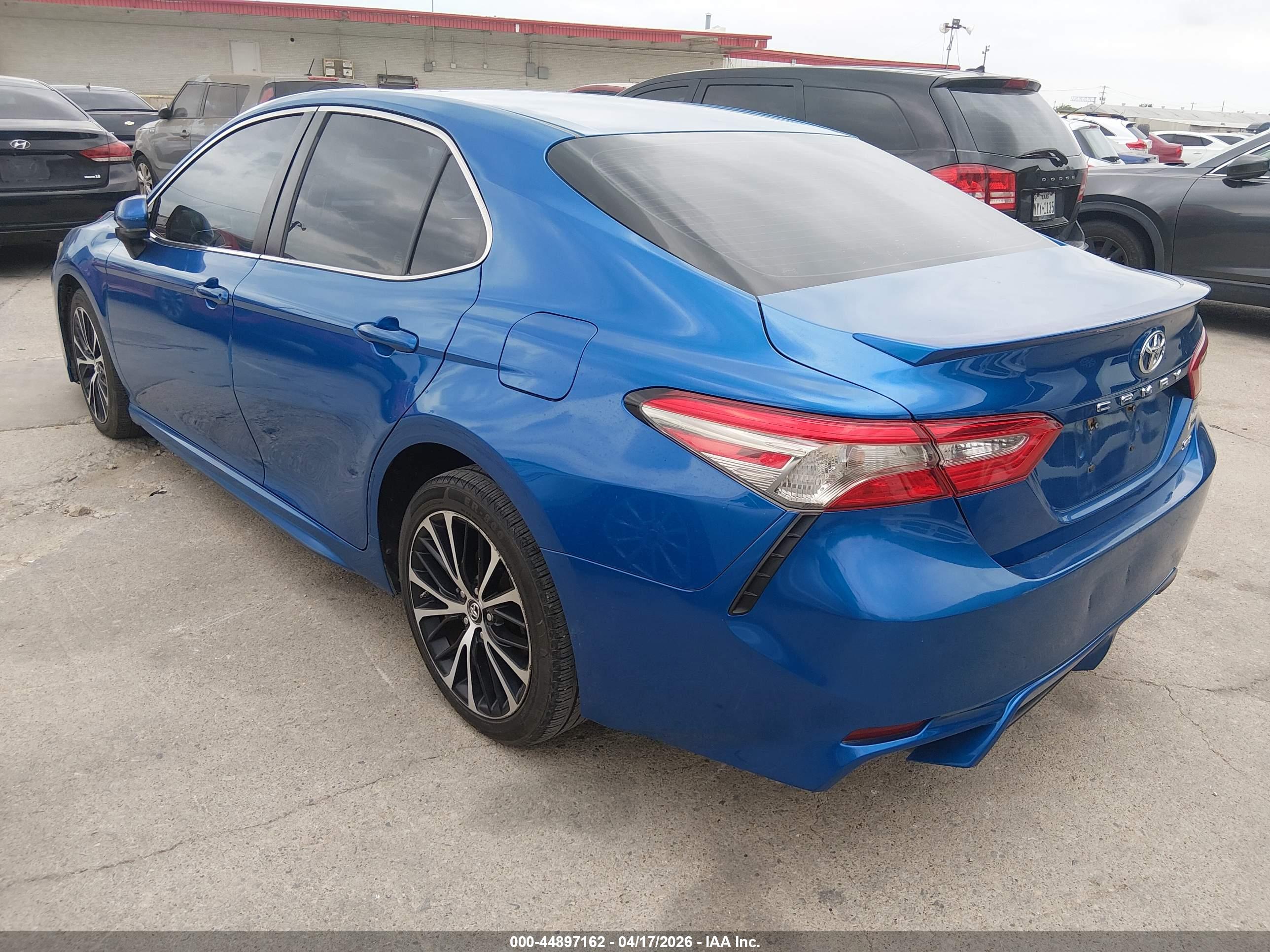 TOYOTA CAMRY image 3