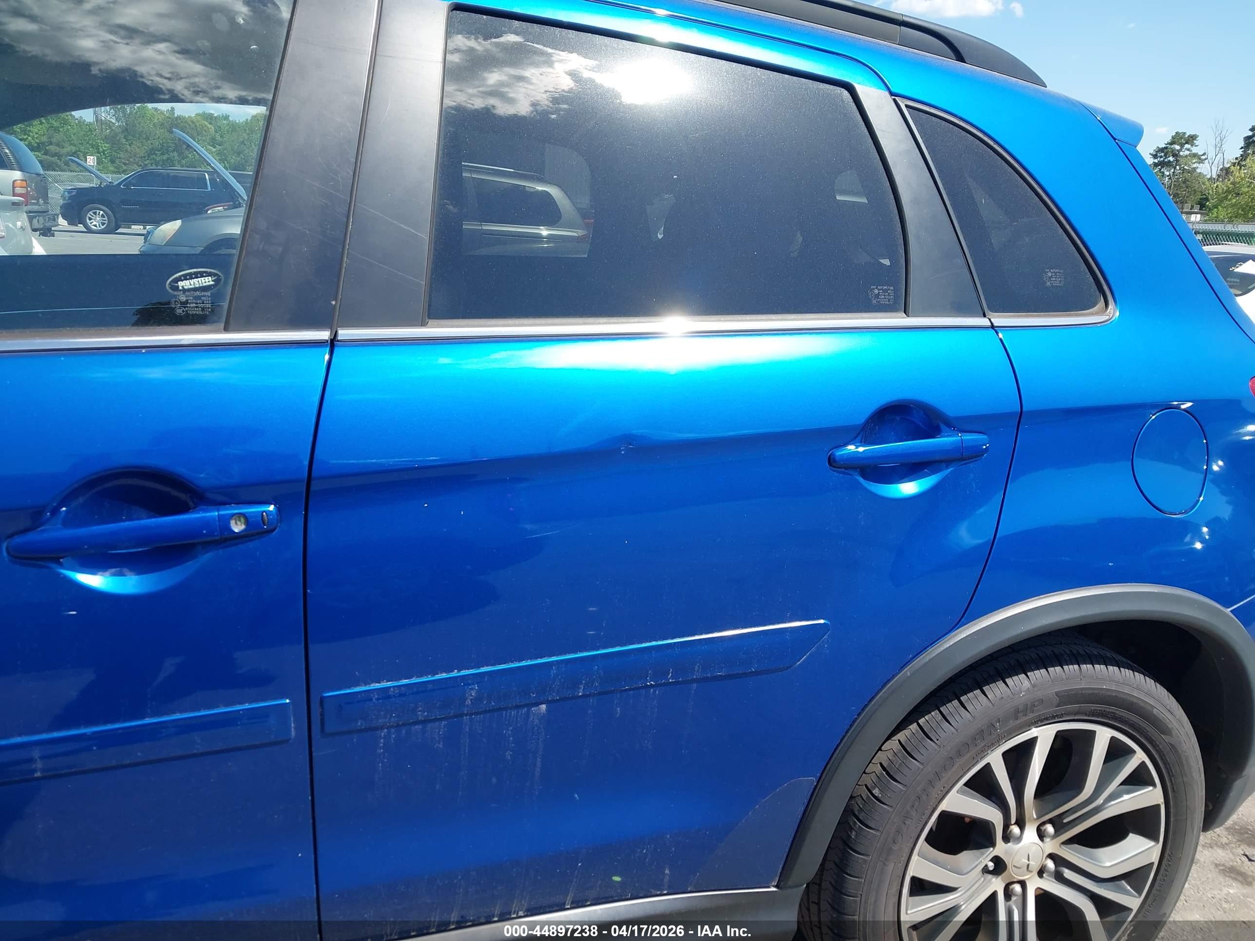 MITSUBISHI OUTLANDER image 6