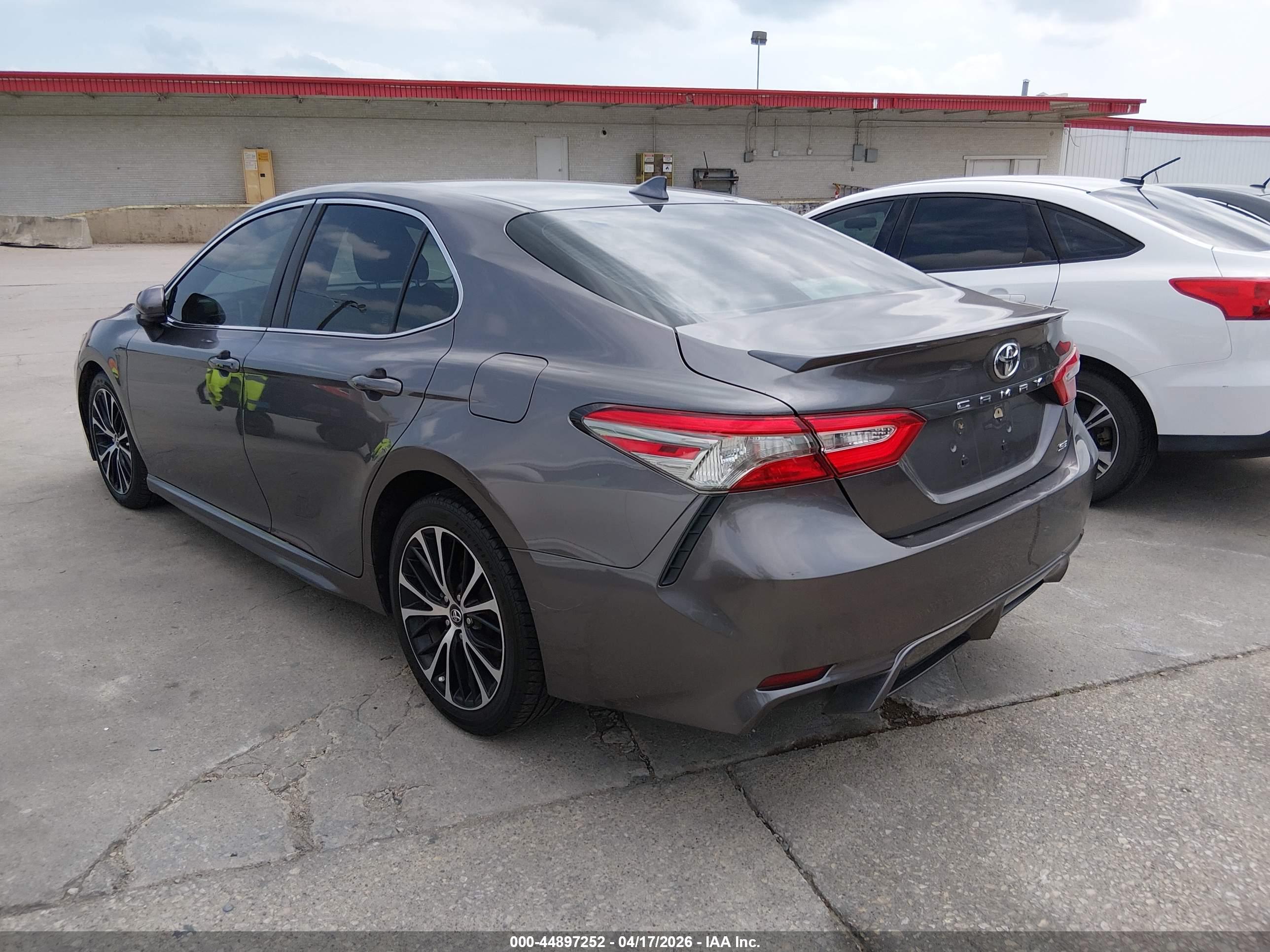 TOYOTA CAMRY image 3
