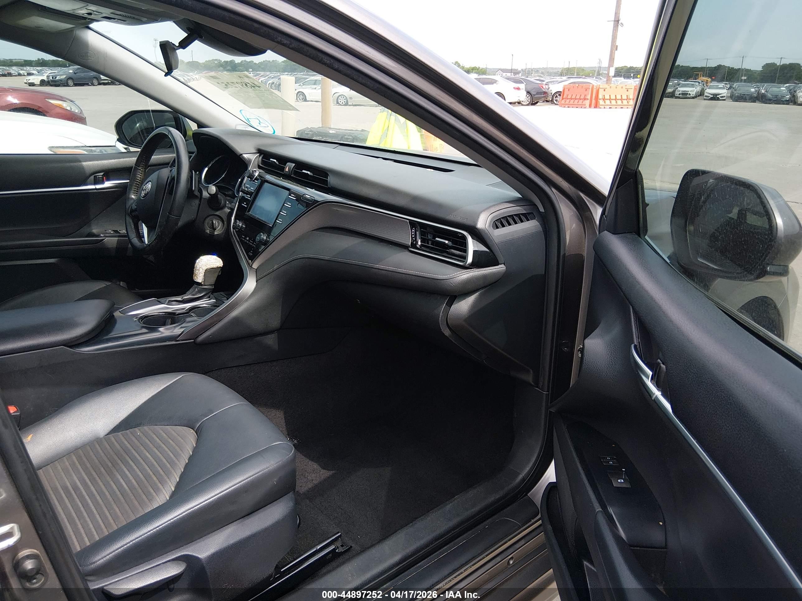 TOYOTA CAMRY image 5