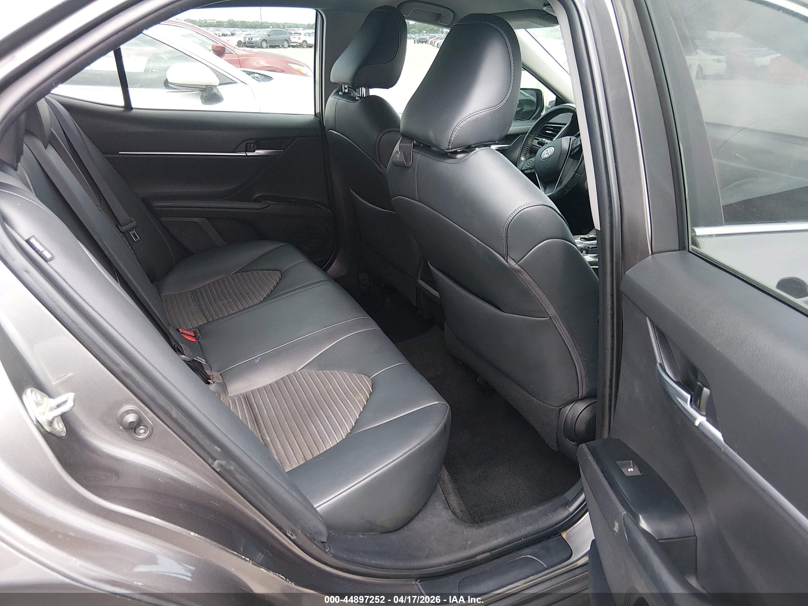 TOYOTA CAMRY image 8