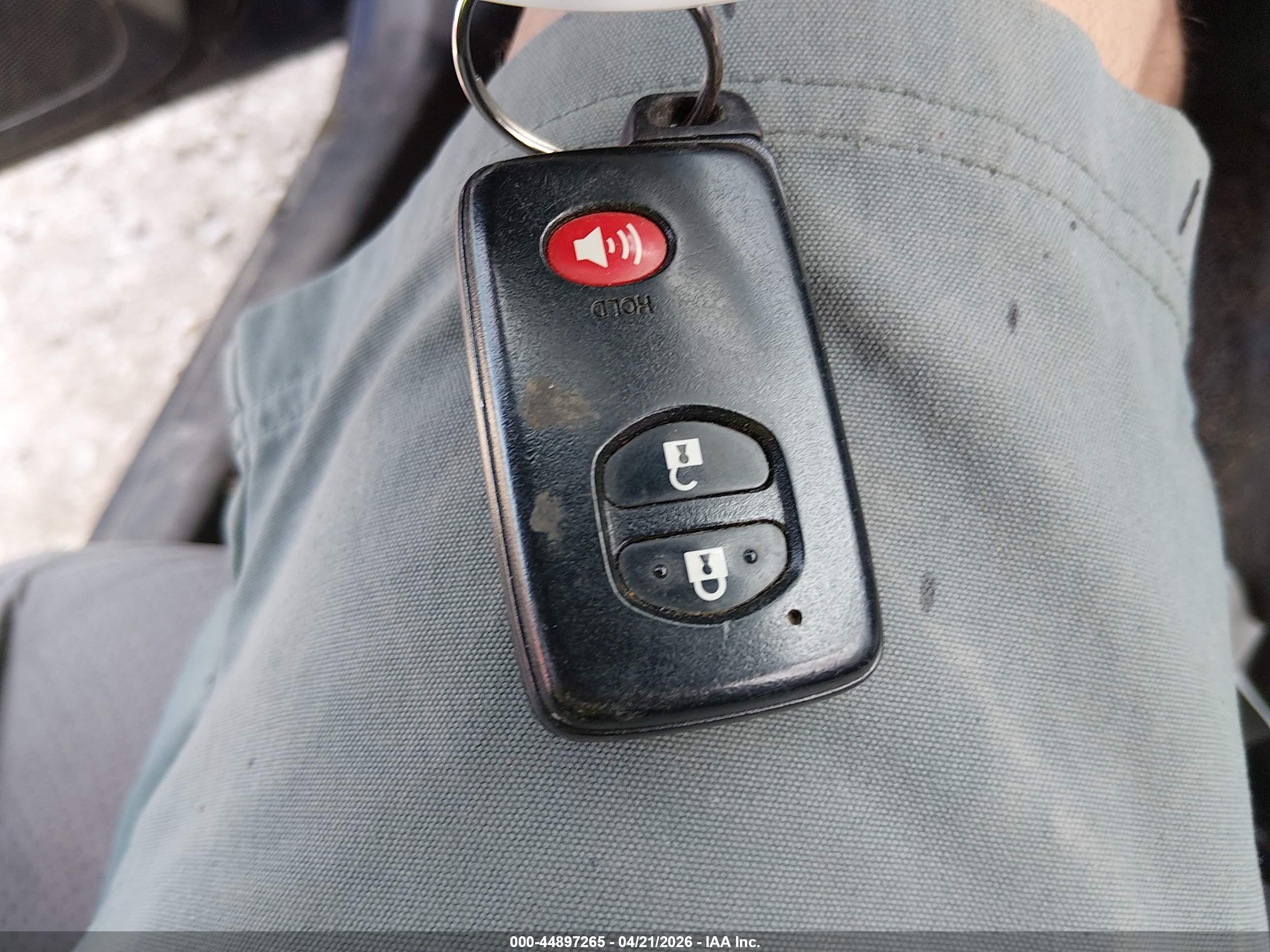 TOYOTA PRIUS image 11