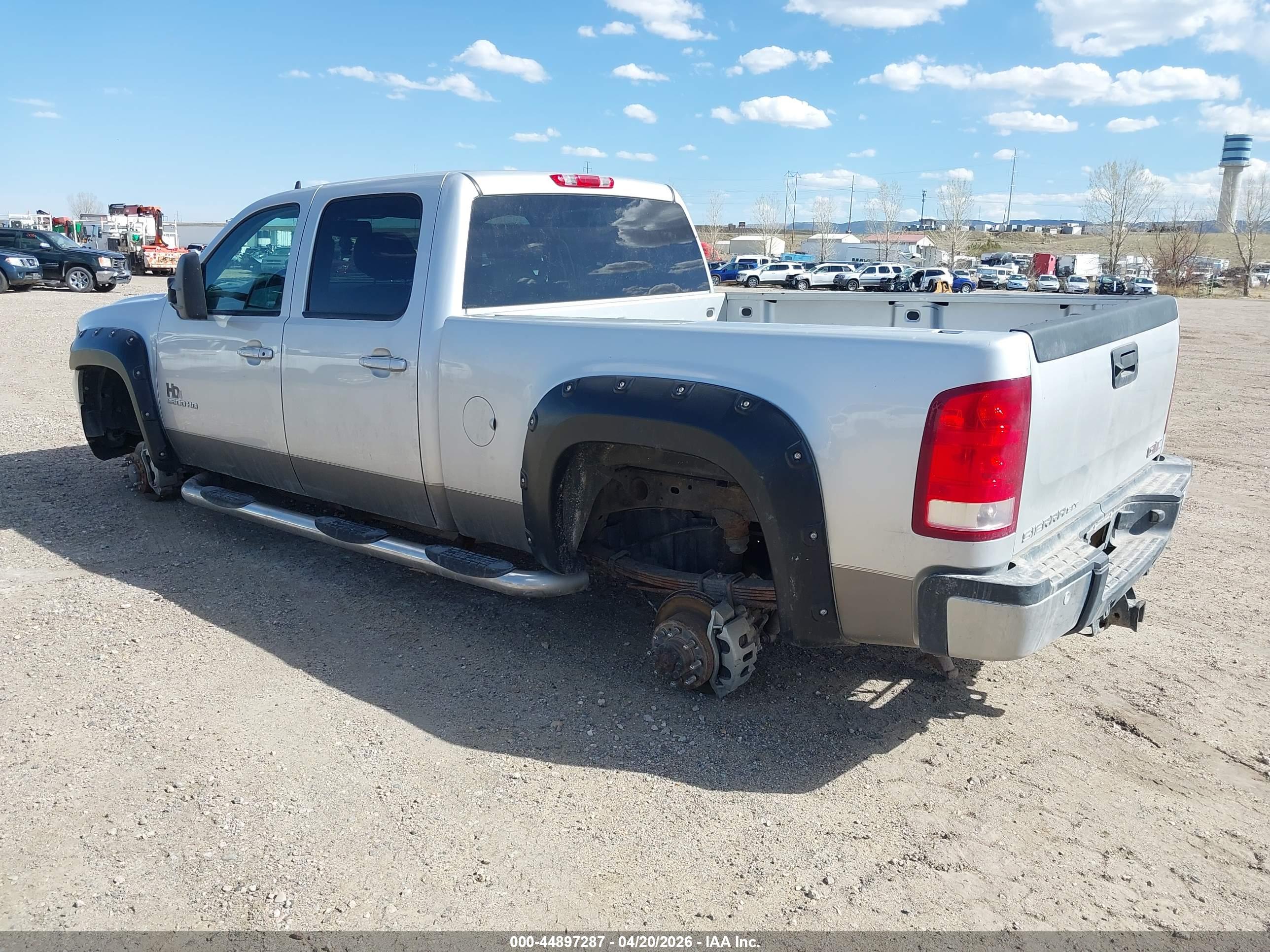 GMC SIERRA image 3