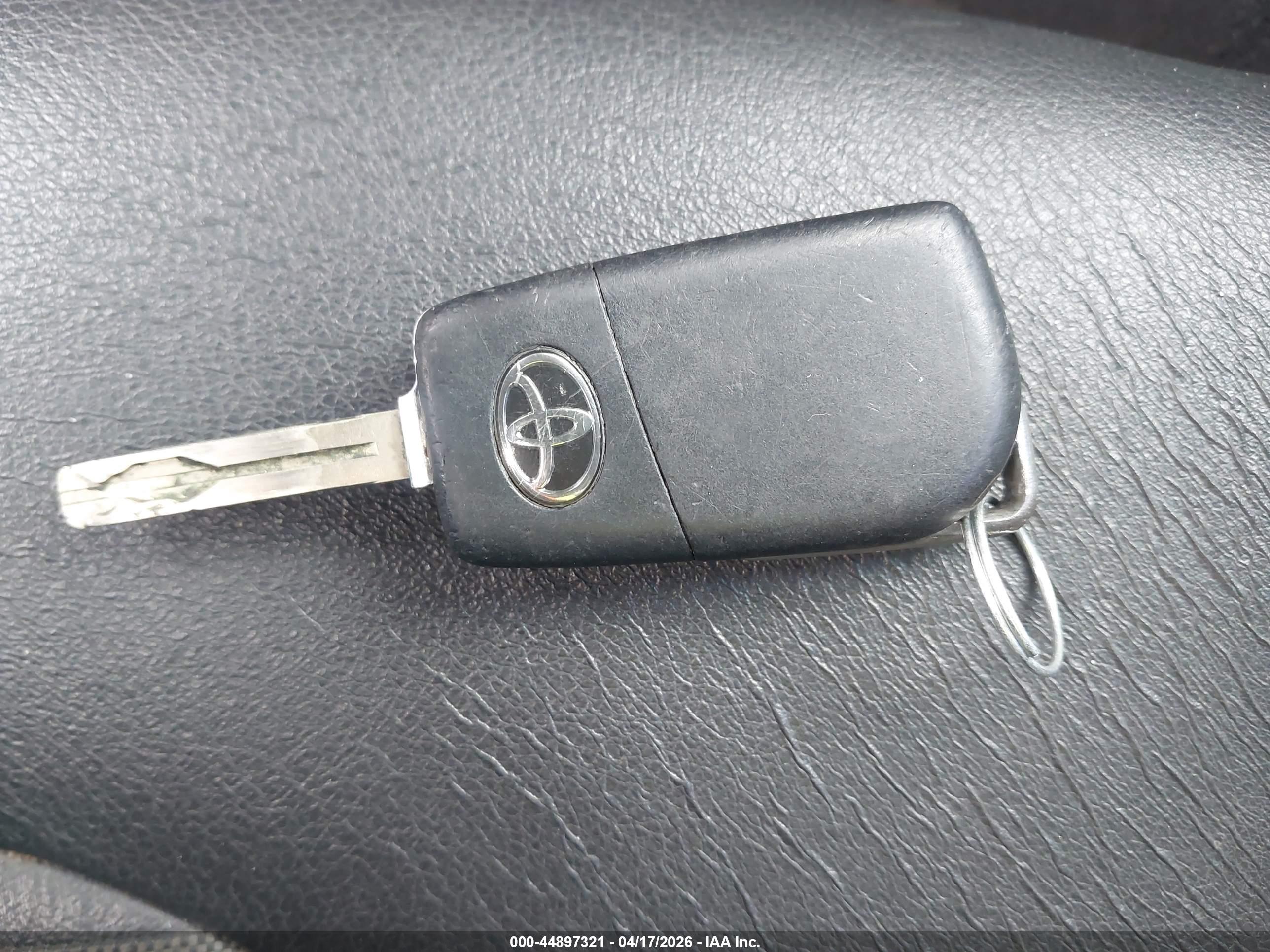 TOYOTA CAMRY image 11