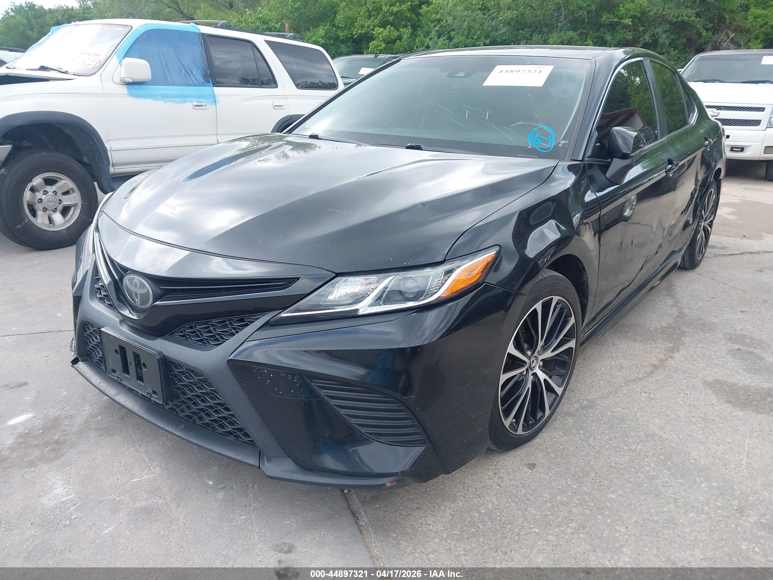 TOYOTA CAMRY image 2