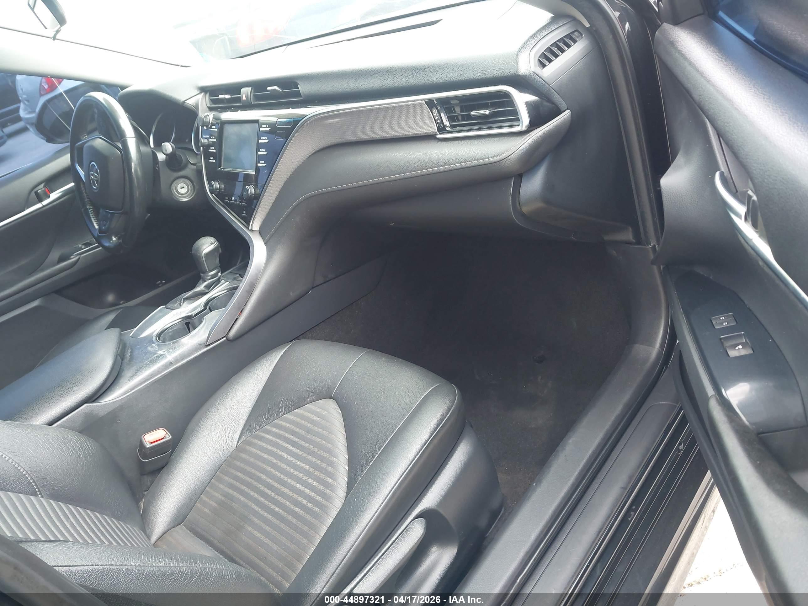 TOYOTA CAMRY image 5