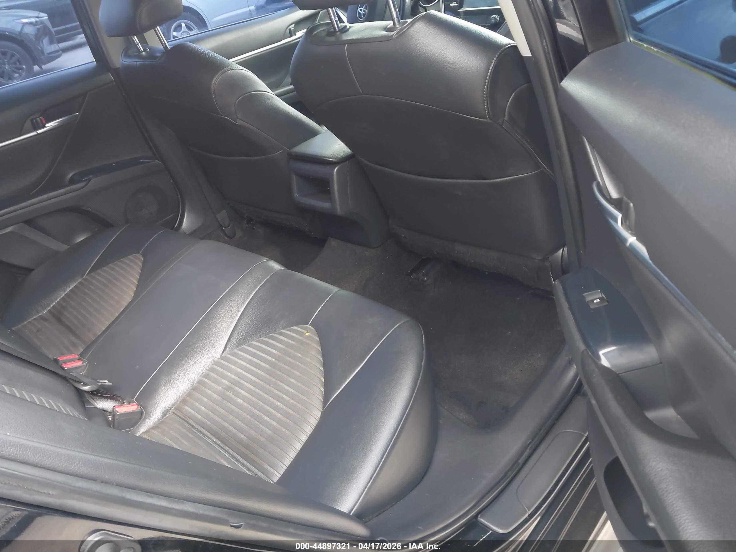 TOYOTA CAMRY image 8