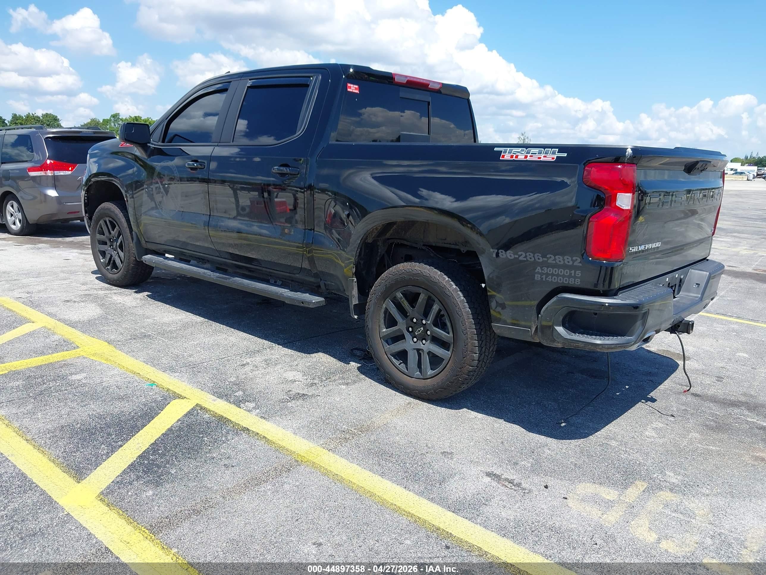 CHEVROLET SILVERADO image 3