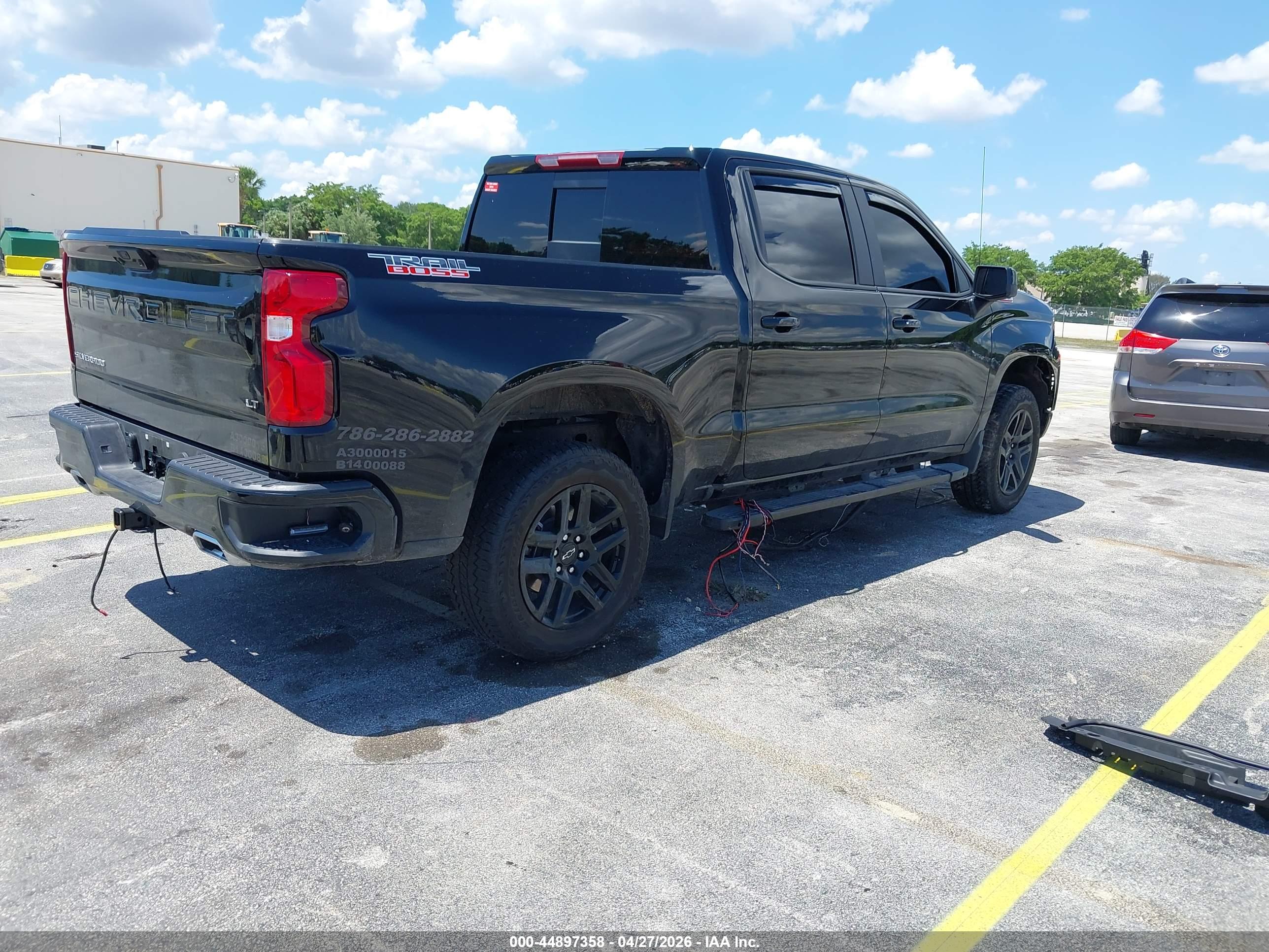 CHEVROLET SILVERADO image 4