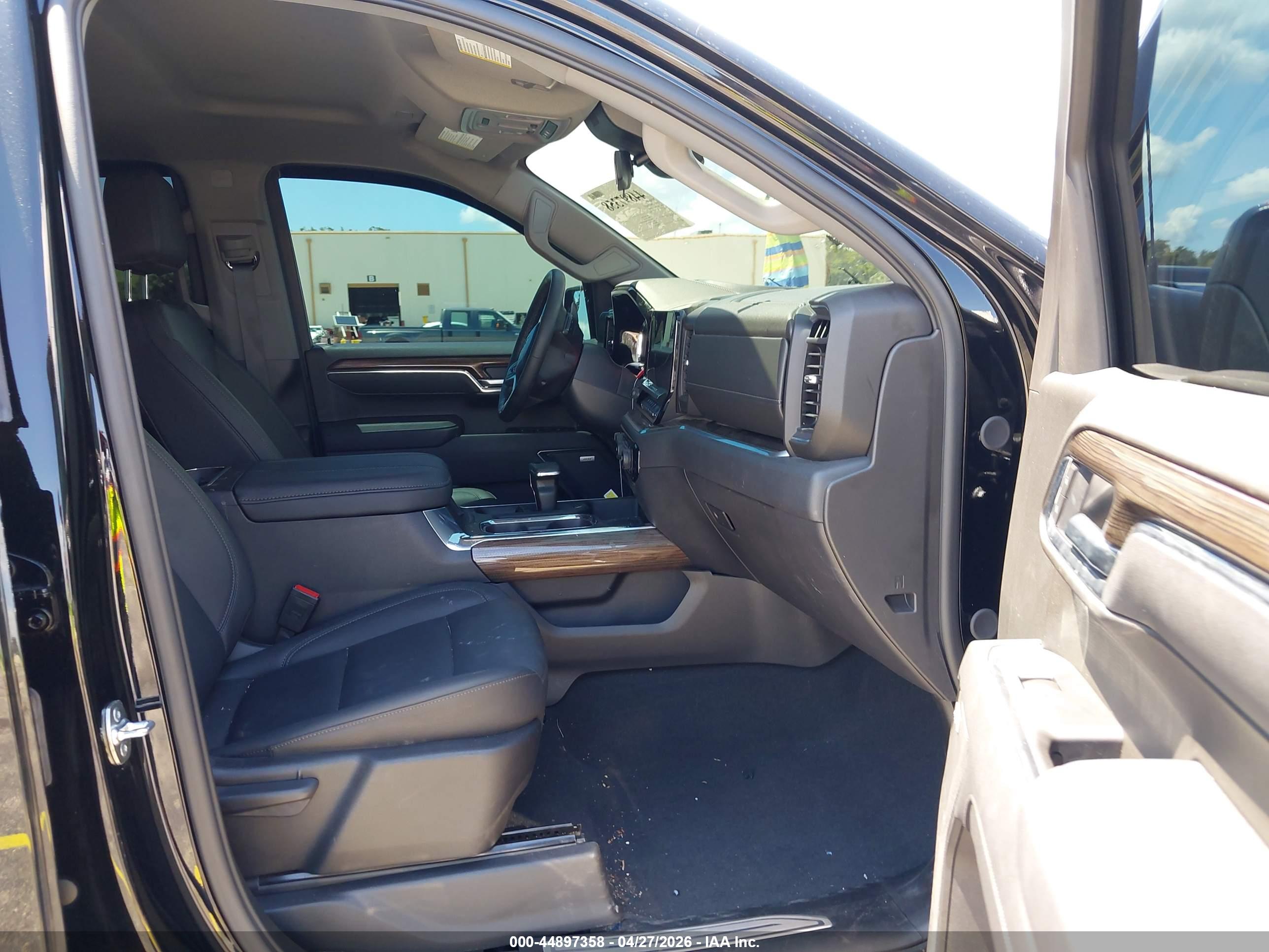 CHEVROLET SILVERADO image 5