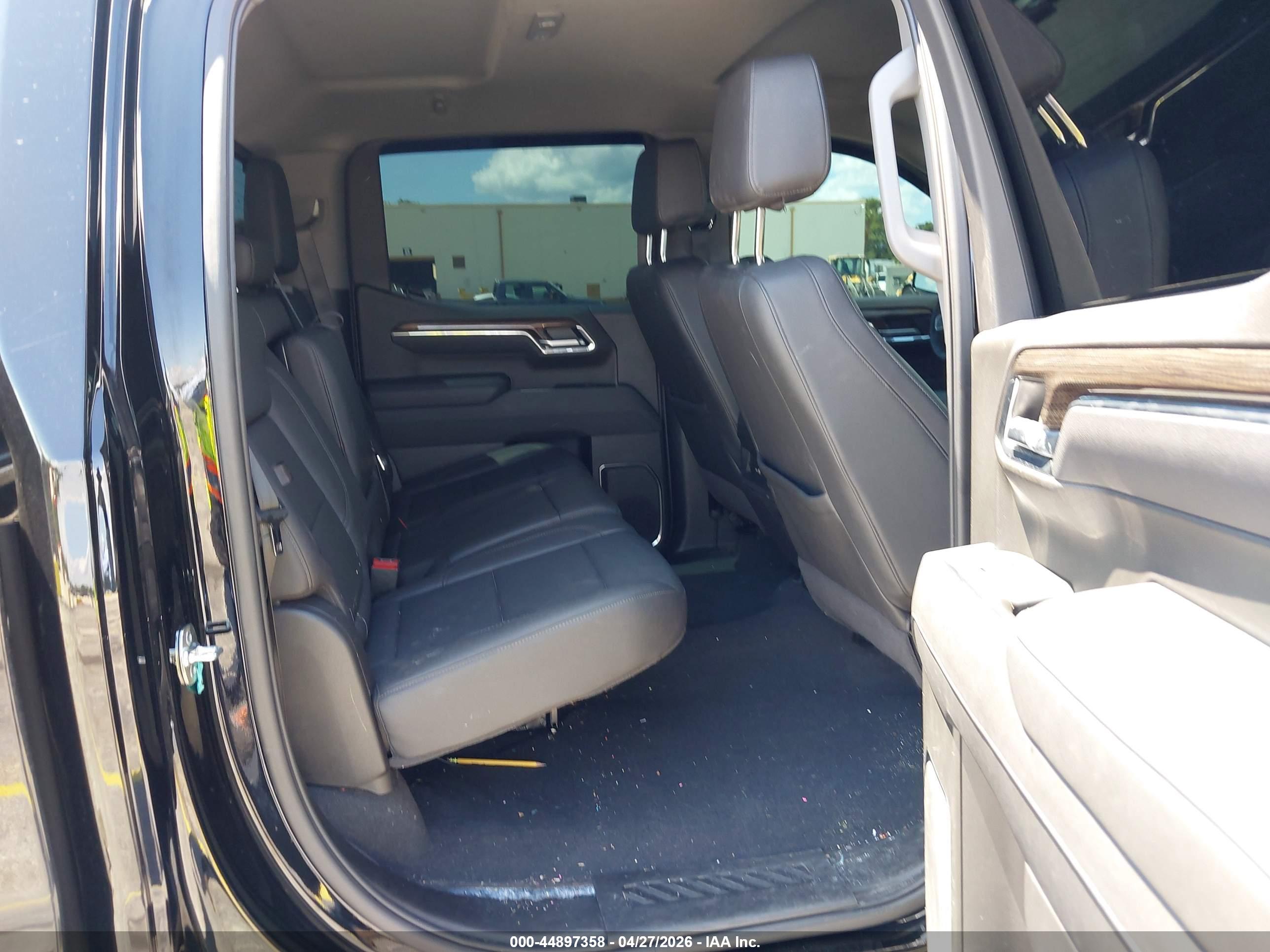 CHEVROLET SILVERADO image 8