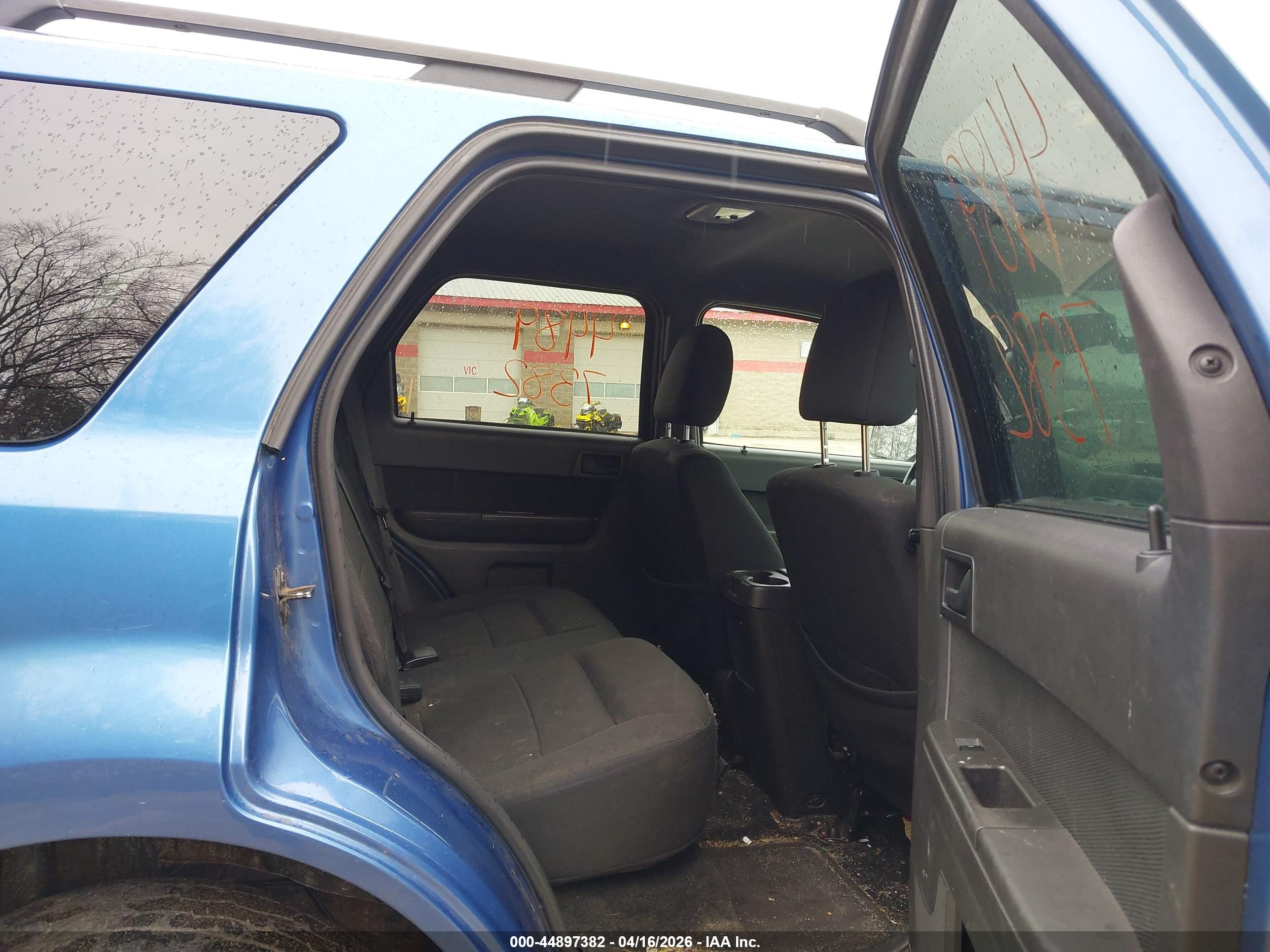 FORD ESCAPE image 8