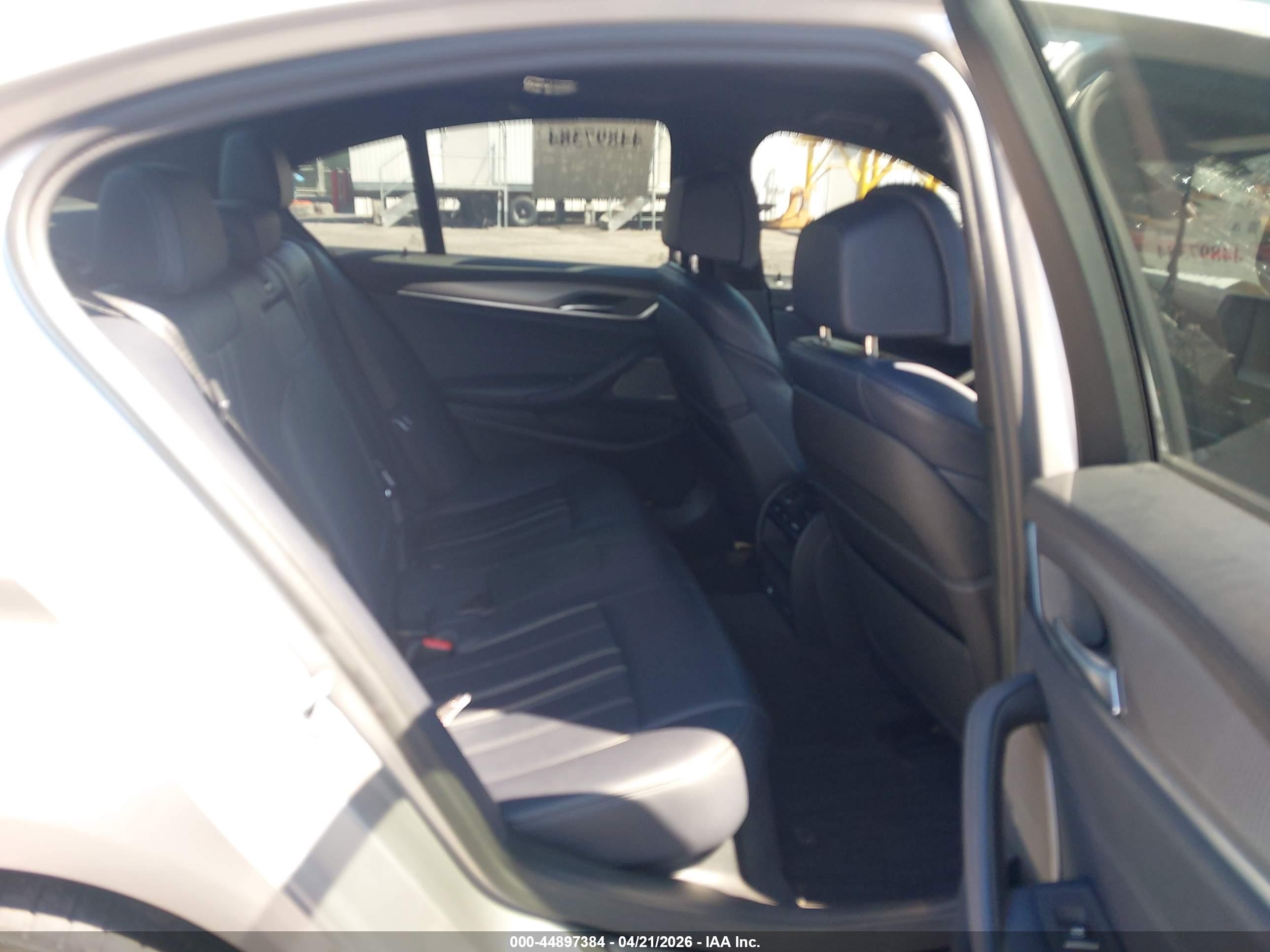 BMW M550I image 8