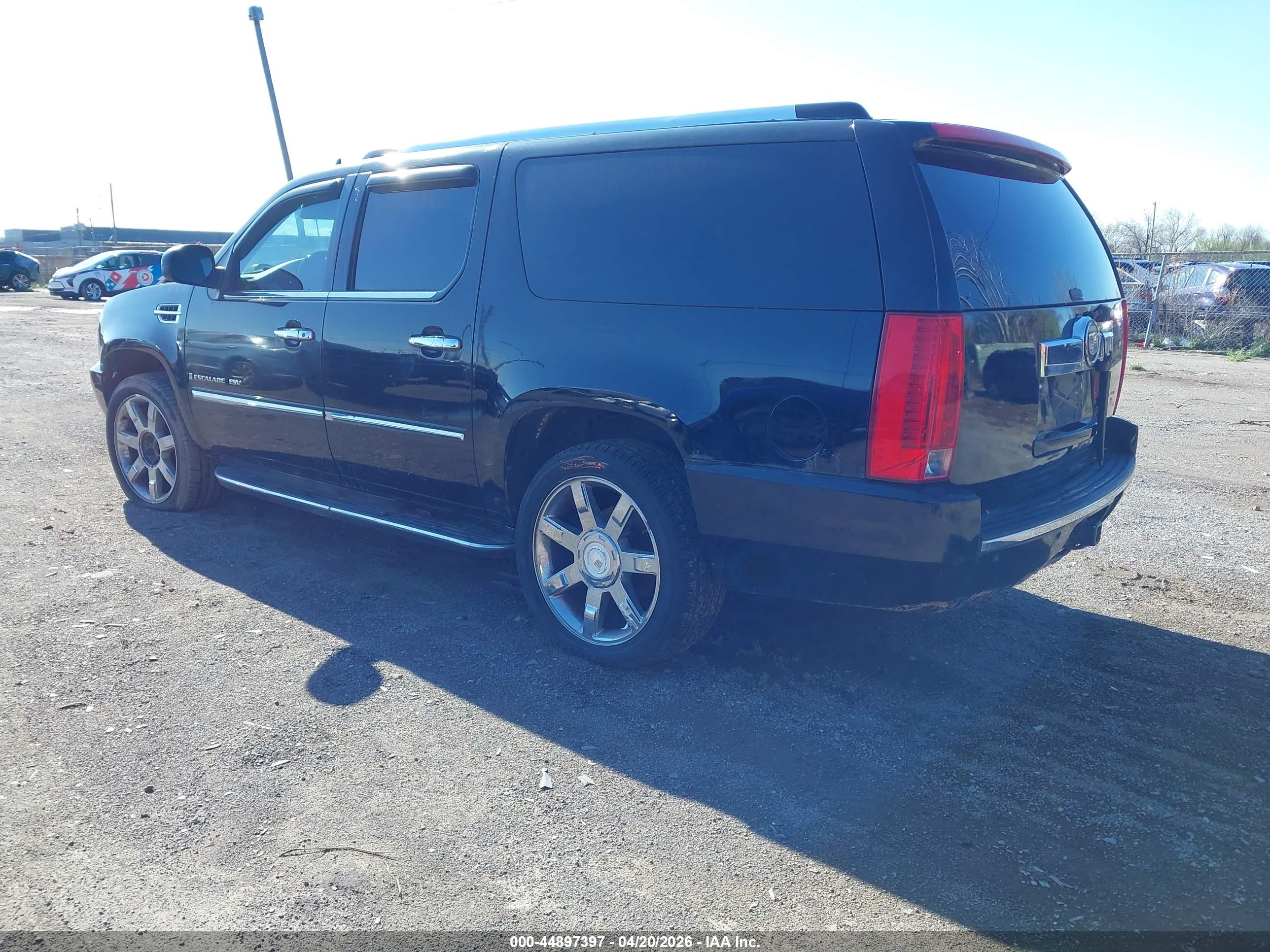 CADILLAC ESCALADE image 3