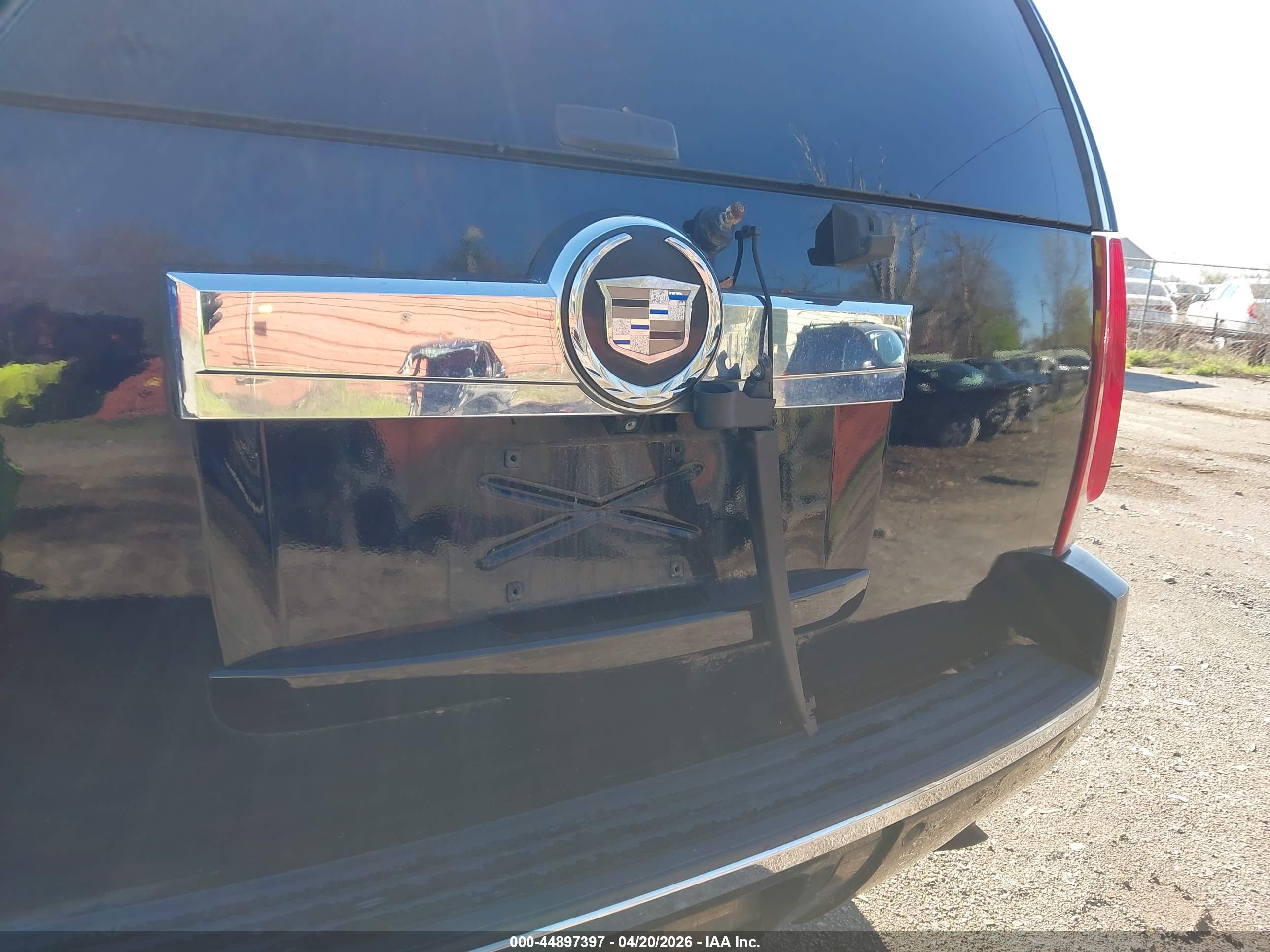 CADILLAC ESCALADE image 6