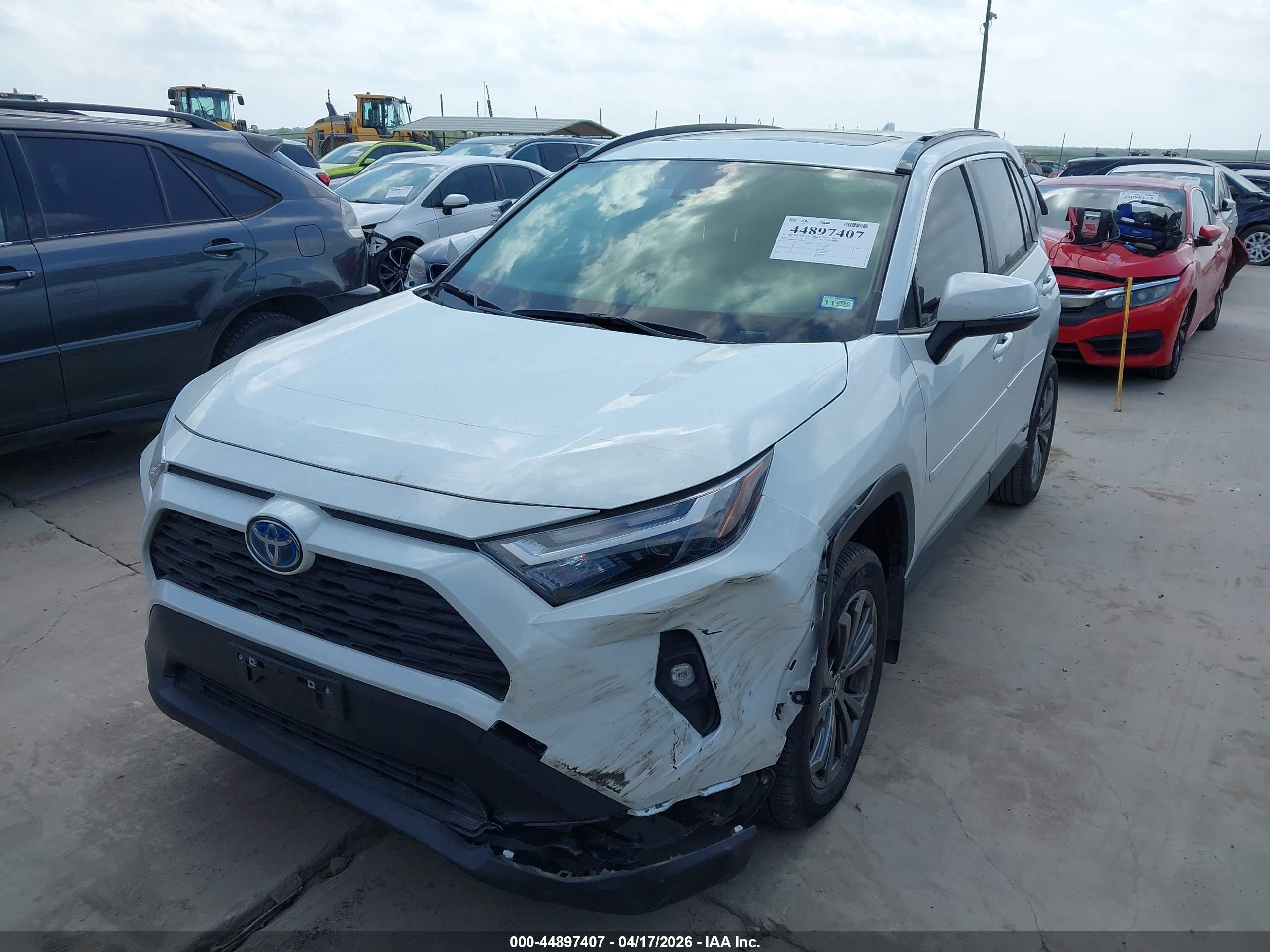 TOYOTA RAV4 image 2