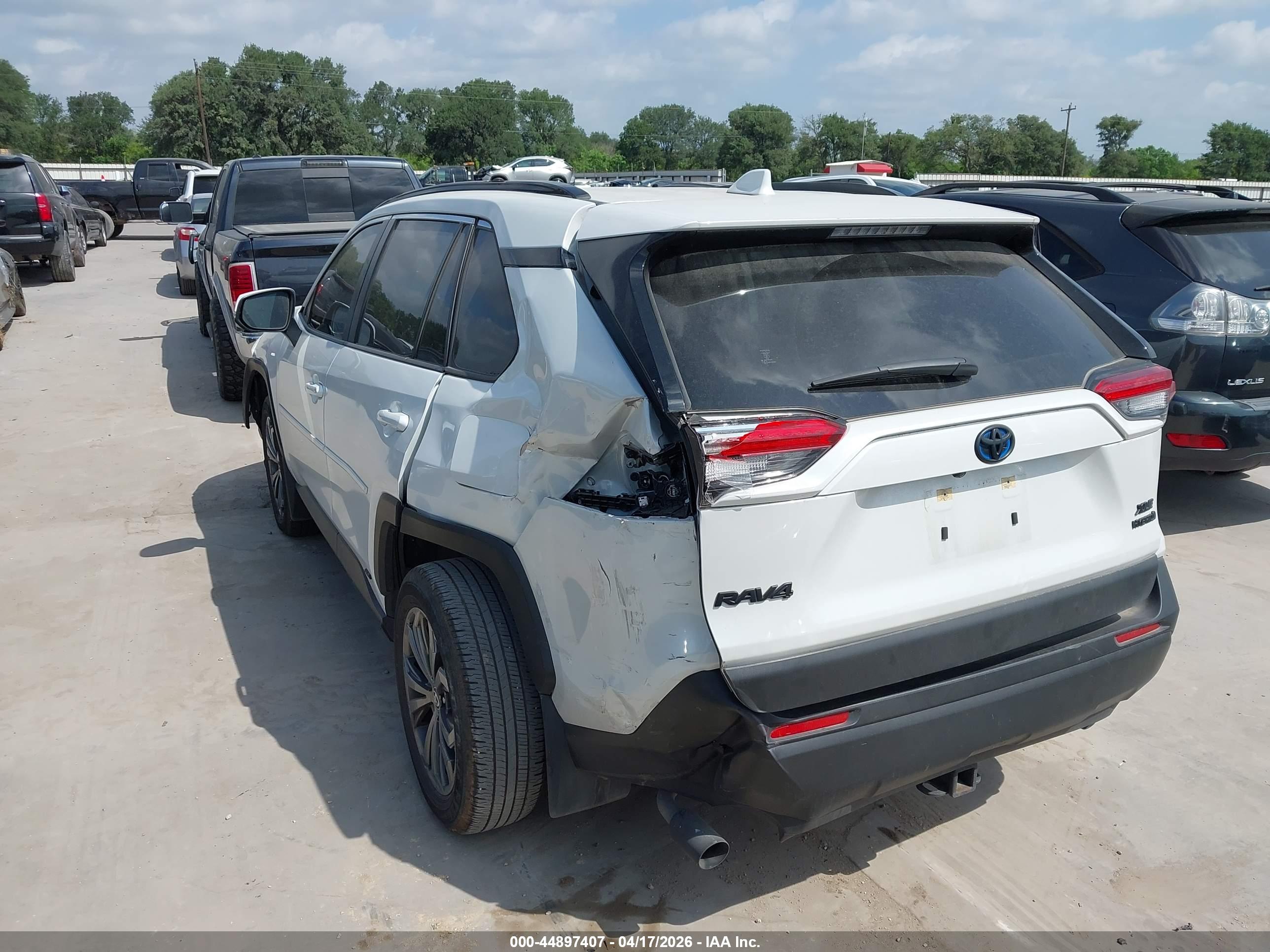 TOYOTA RAV4 image 3