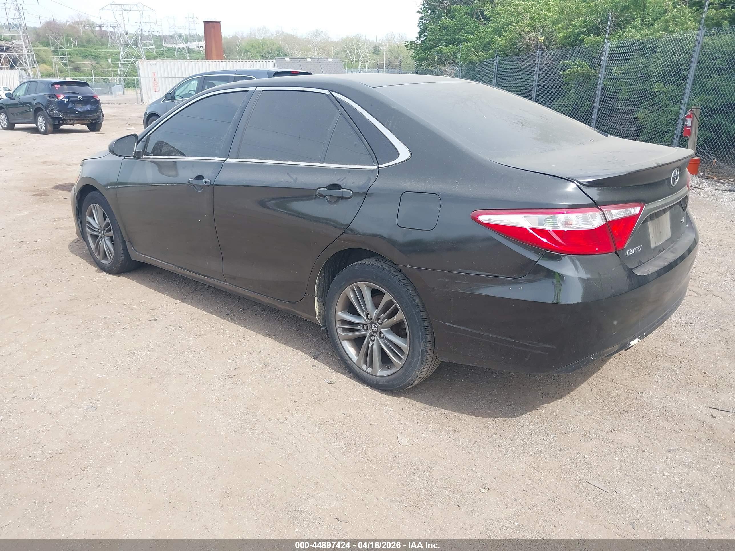 TOYOTA CAMRY image 3
