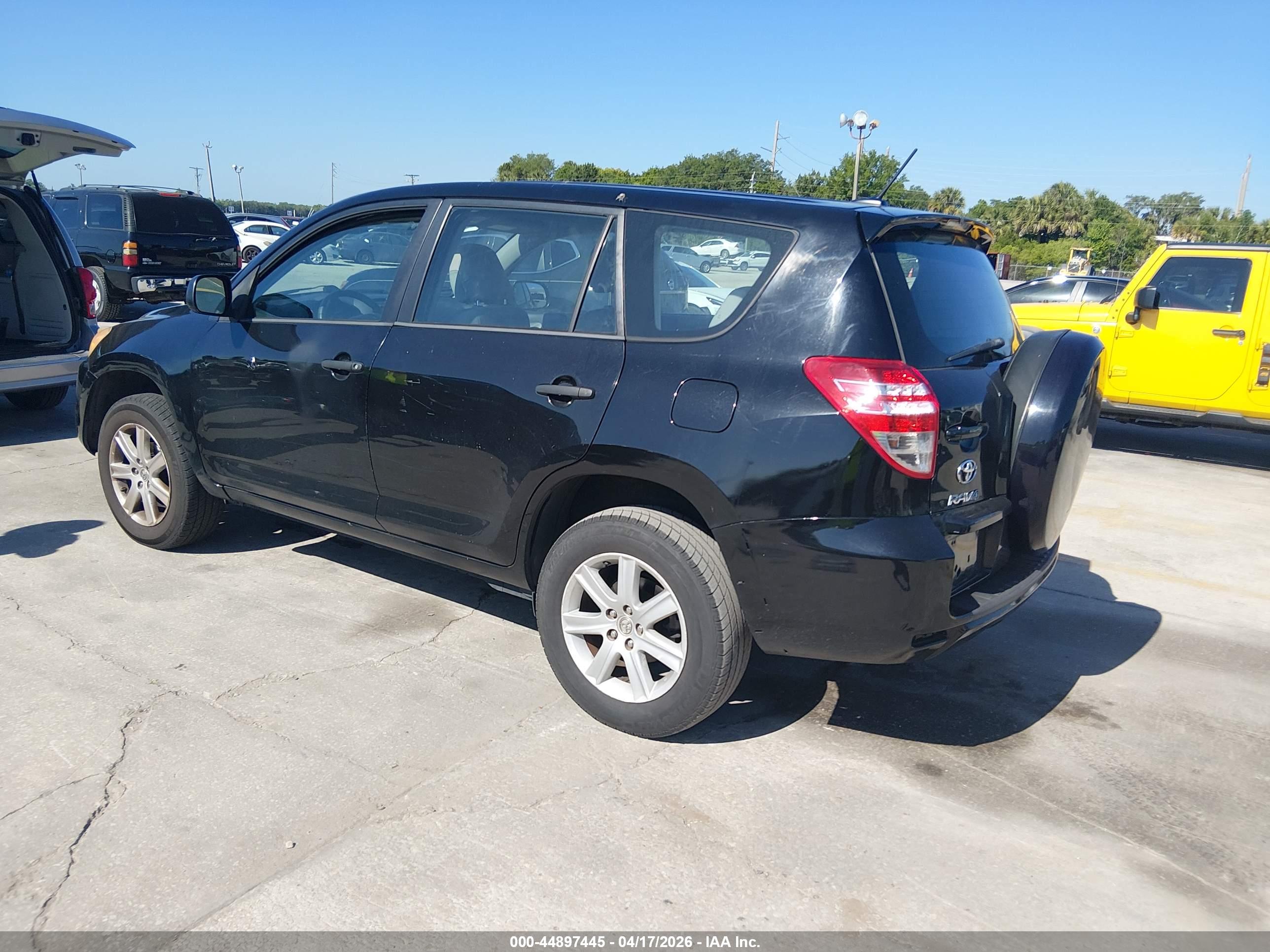TOYOTA RAV4 image 3