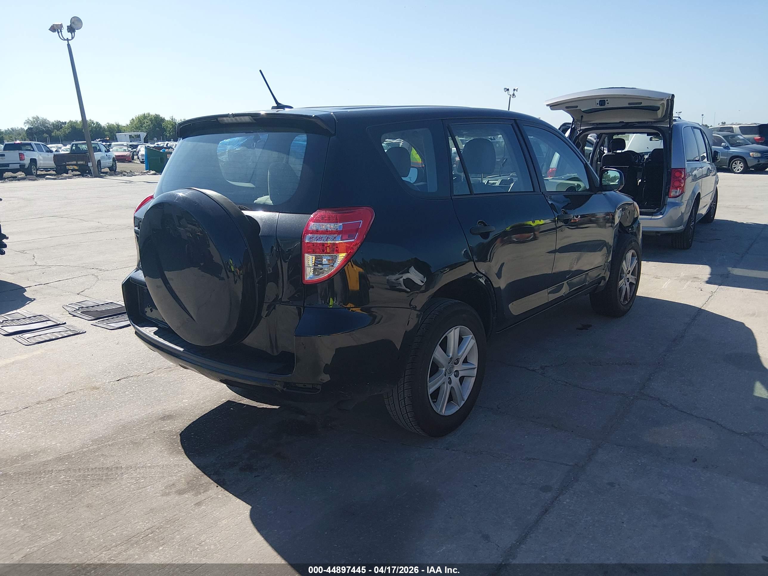 TOYOTA RAV4 image 4