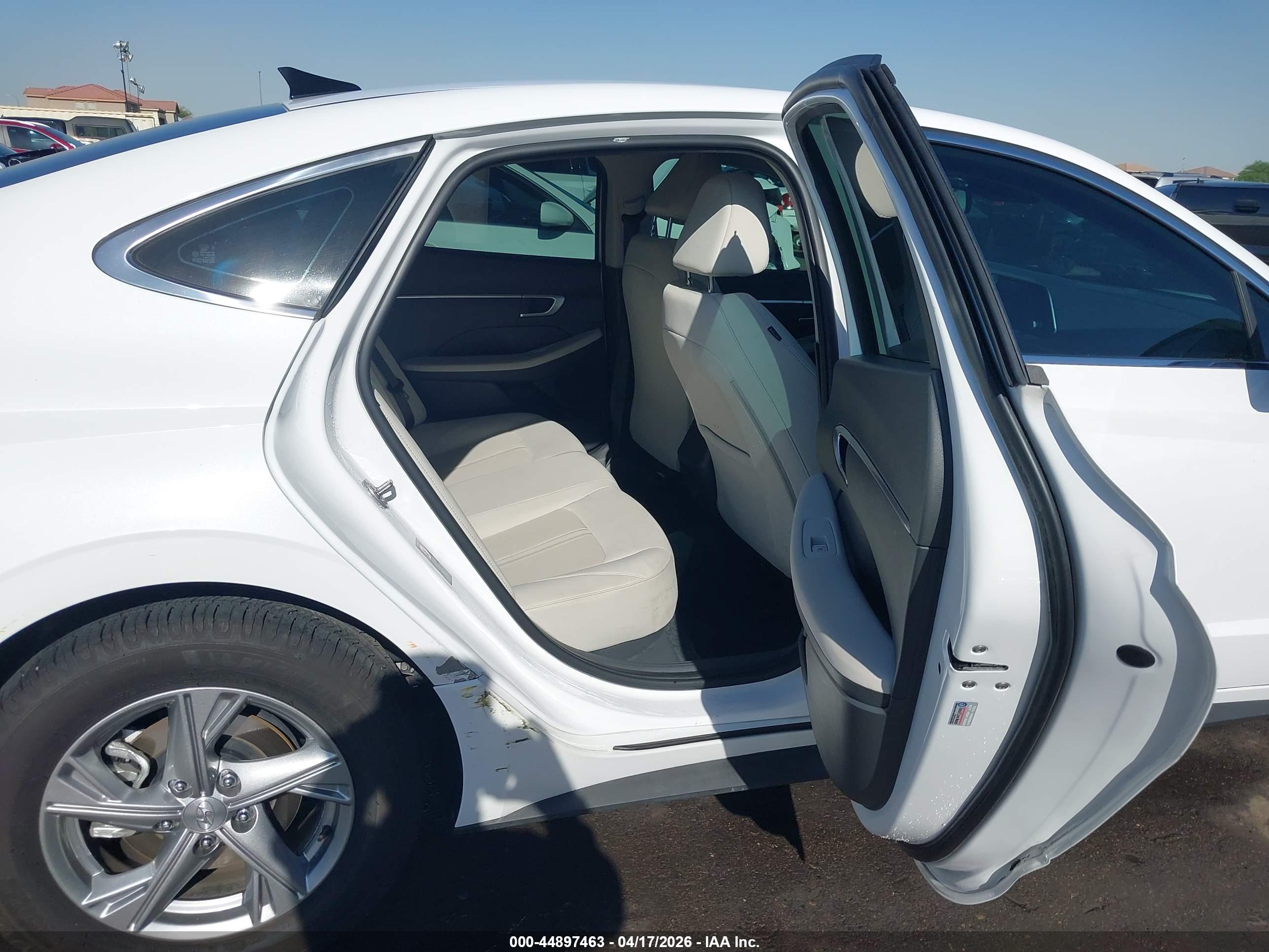 HYUNDAI SONATA image 8
