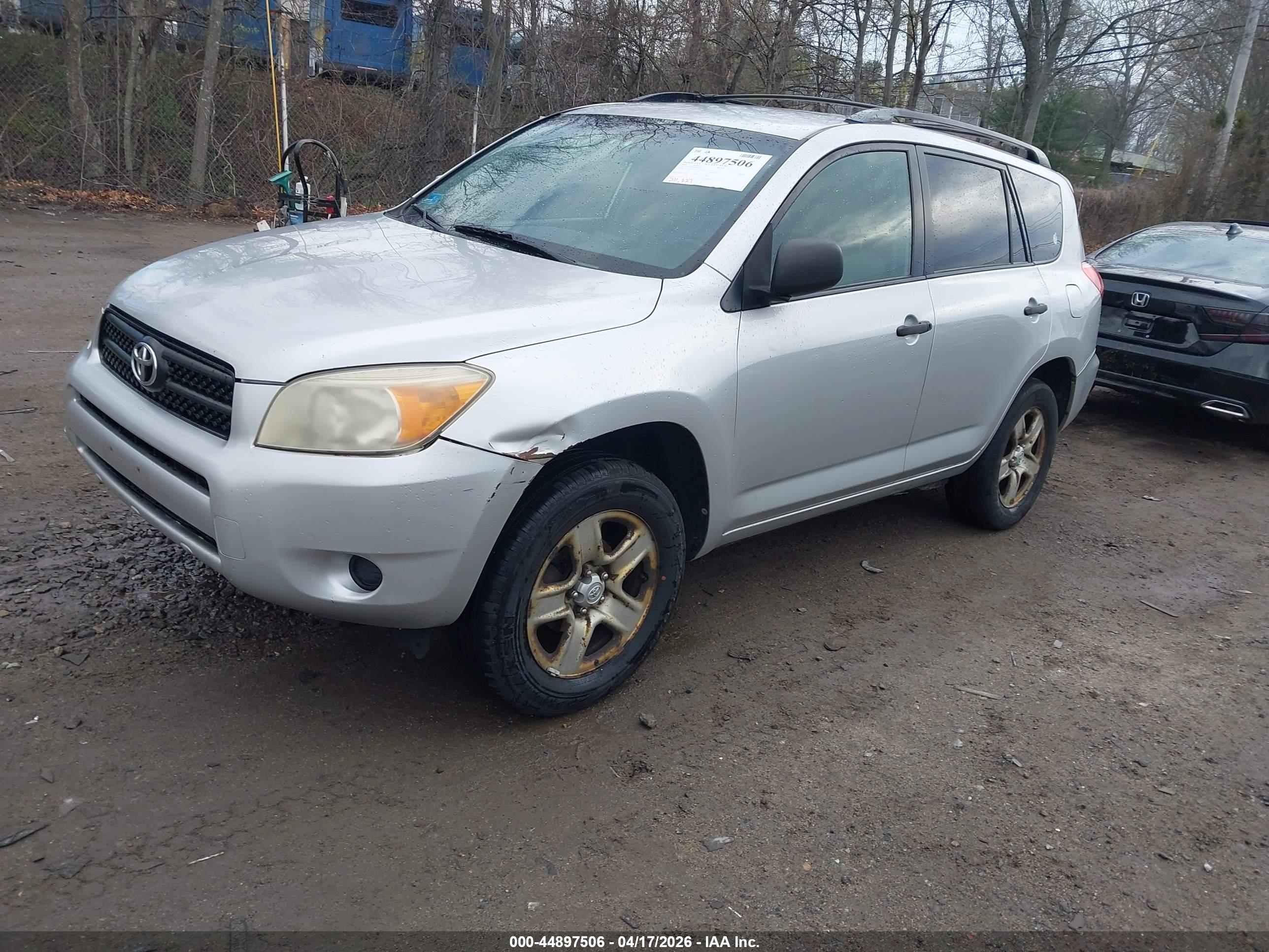 TOYOTA RAV4 image 2