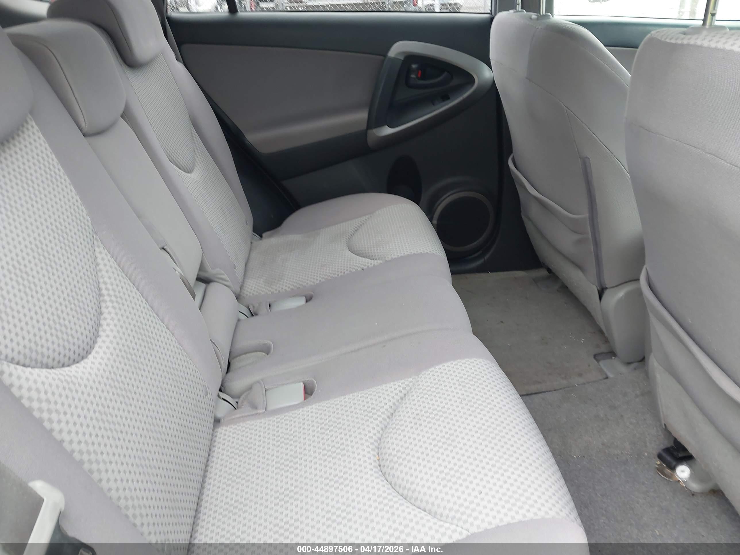 TOYOTA RAV4 image 8