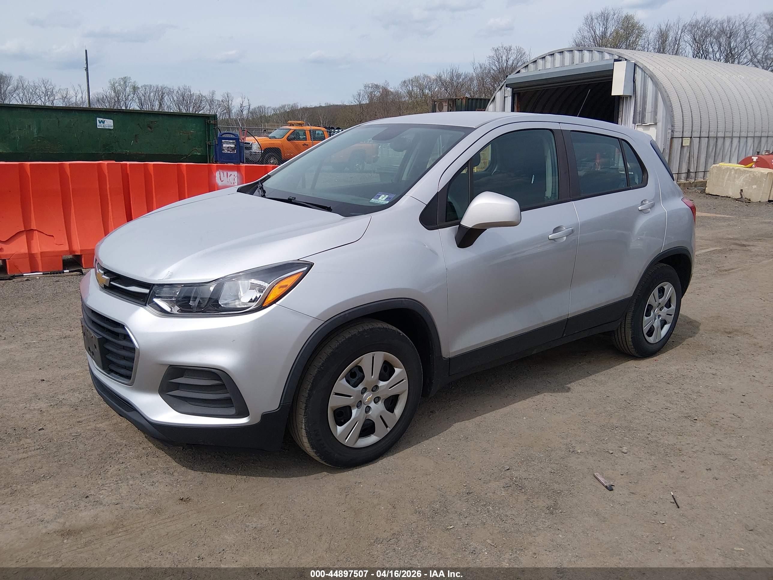 CHEVROLET TRAX image 2