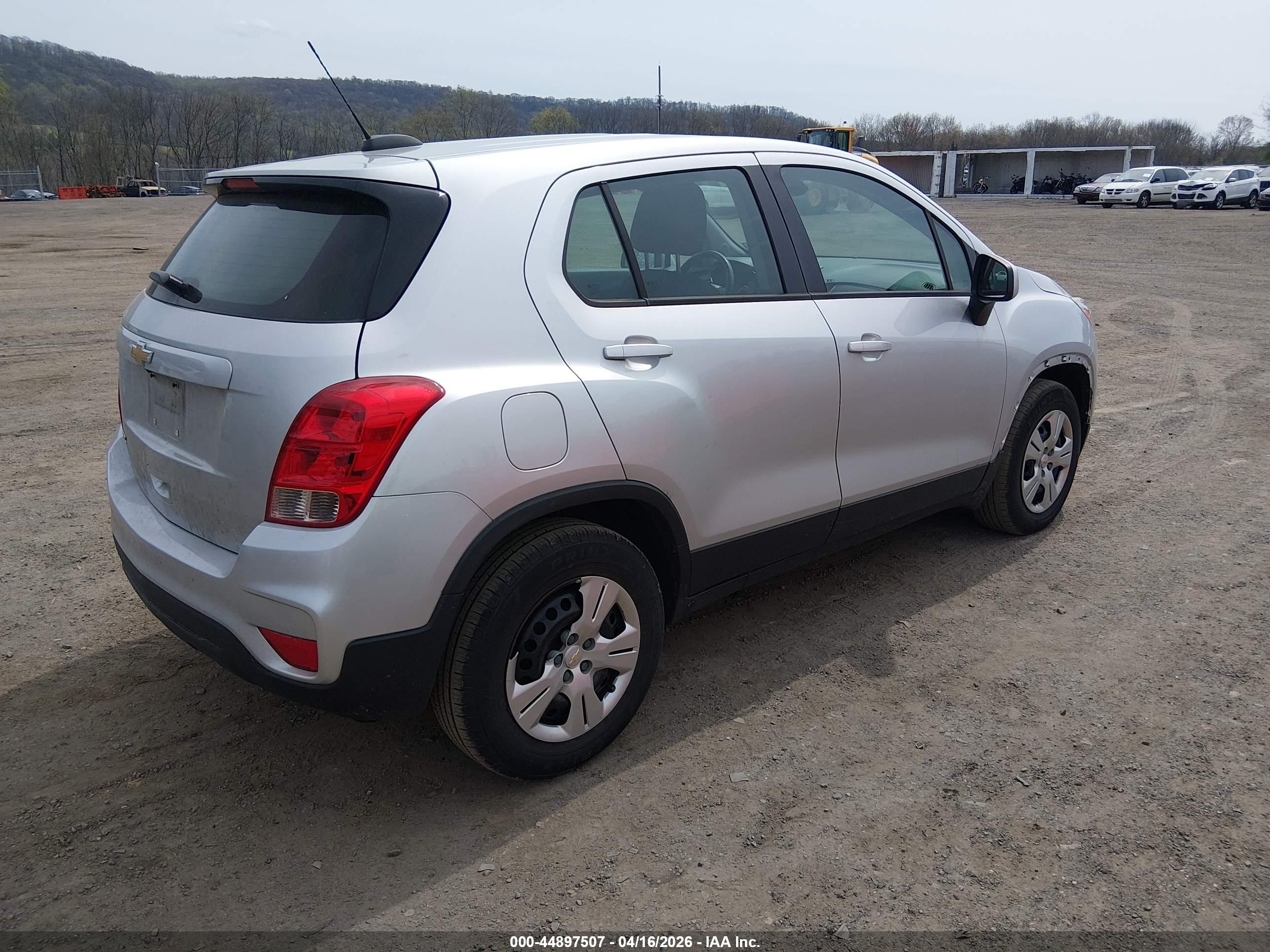 CHEVROLET TRAX image 4