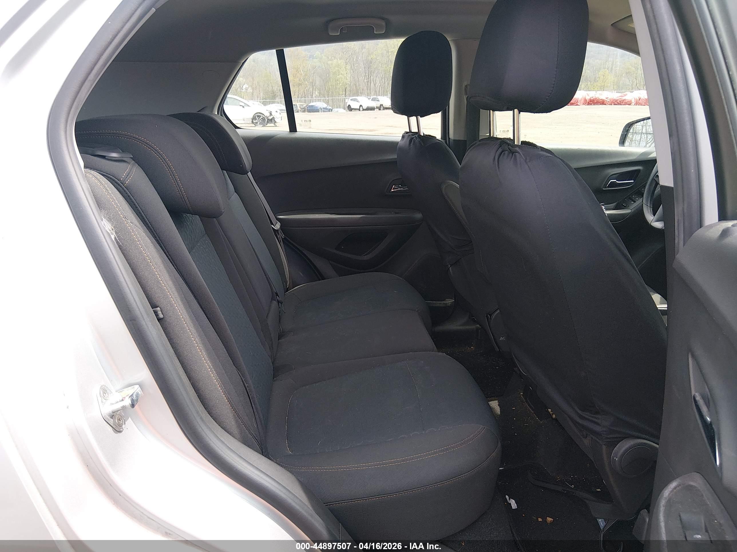CHEVROLET TRAX image 8