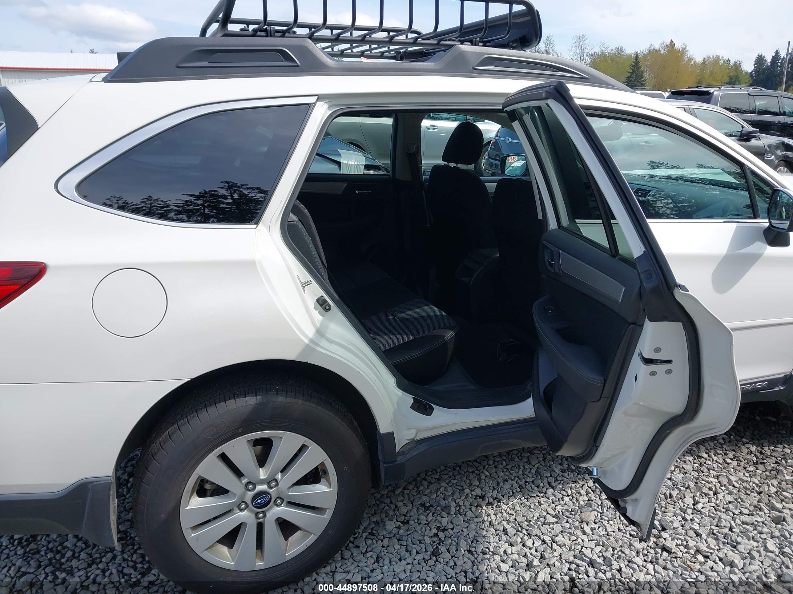 SUBARU OUTBACK image 8