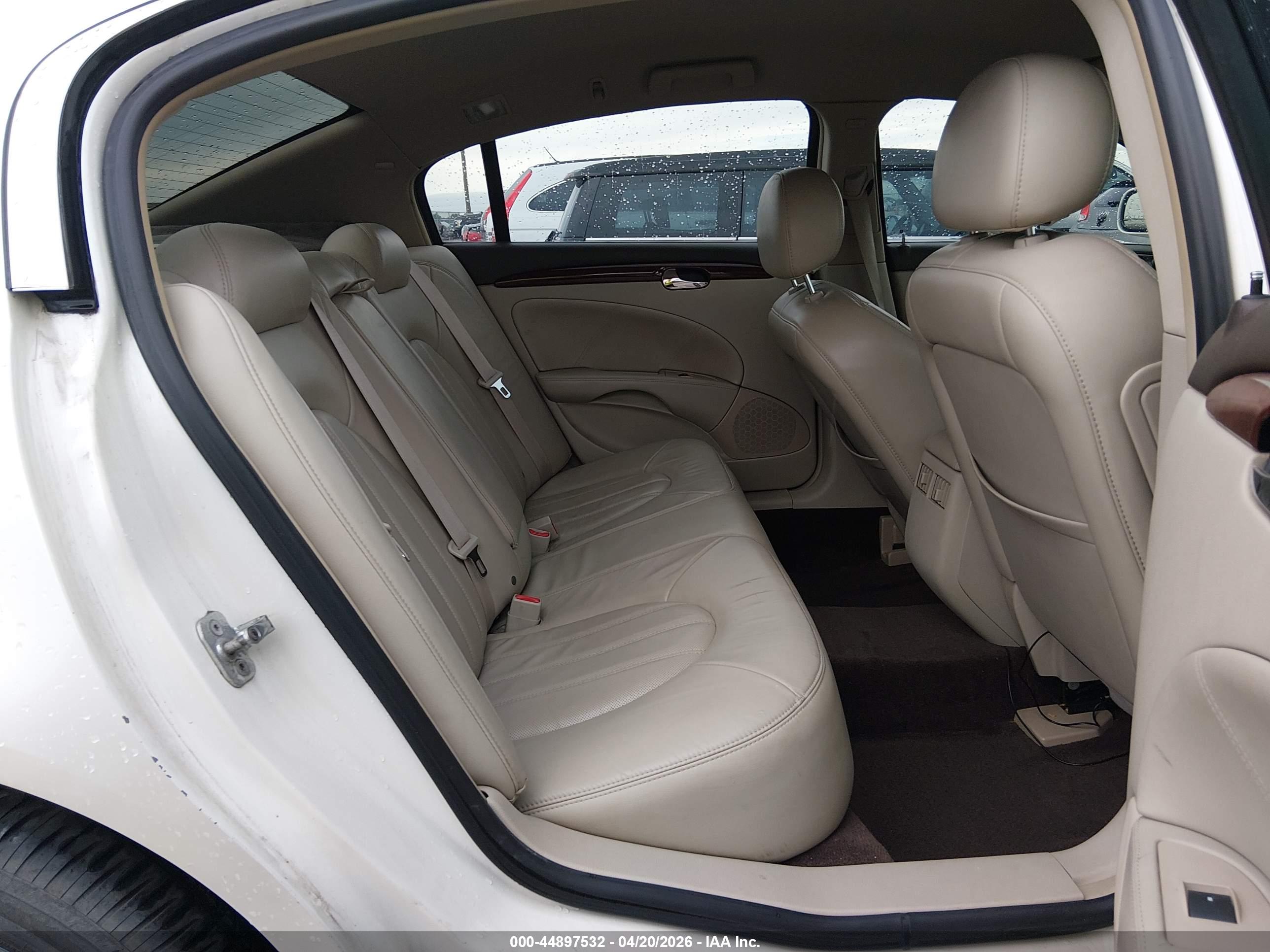 BUICK LUCERNE image 8