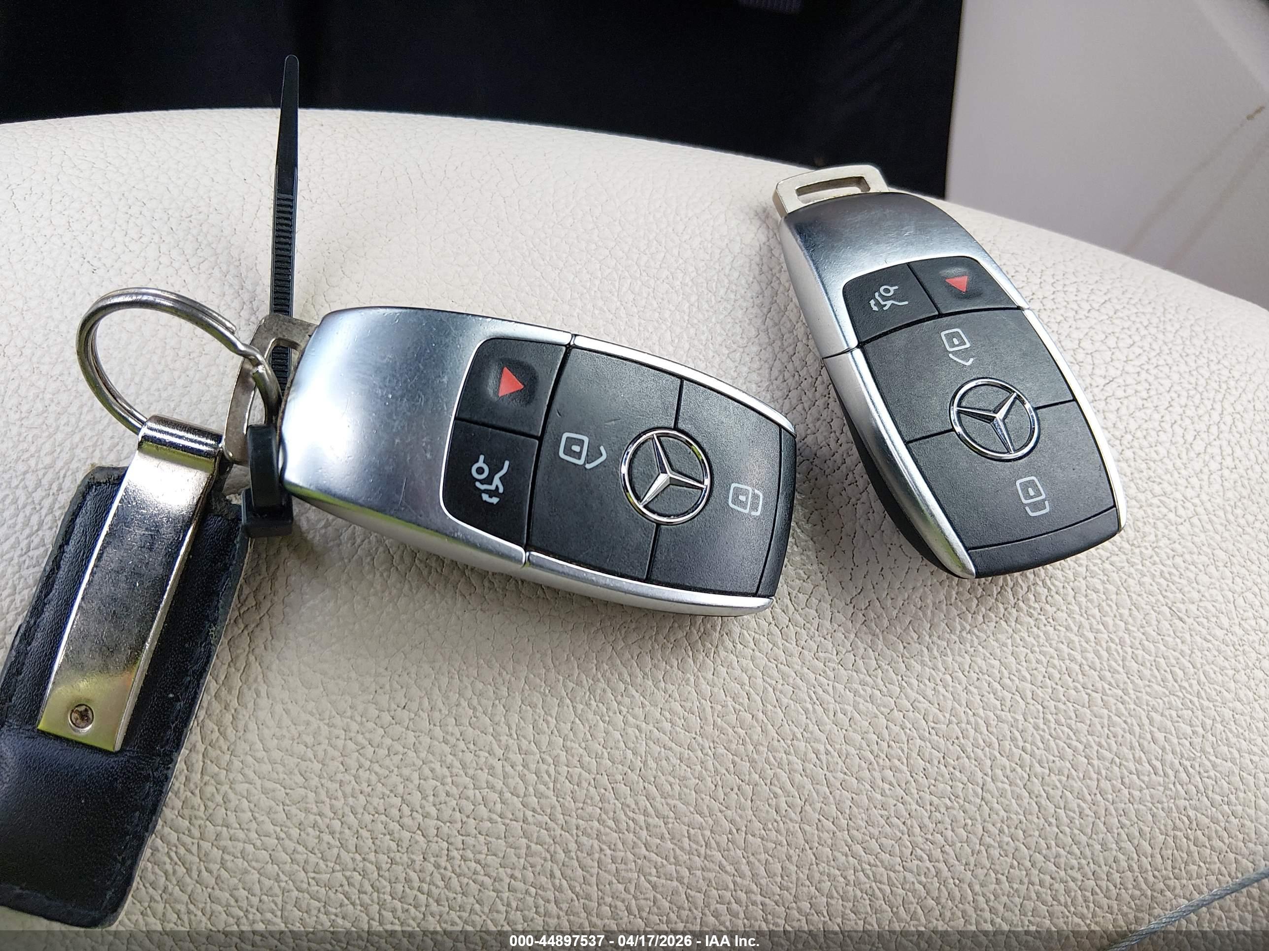 MERCEDES-BENZ GLA image 11