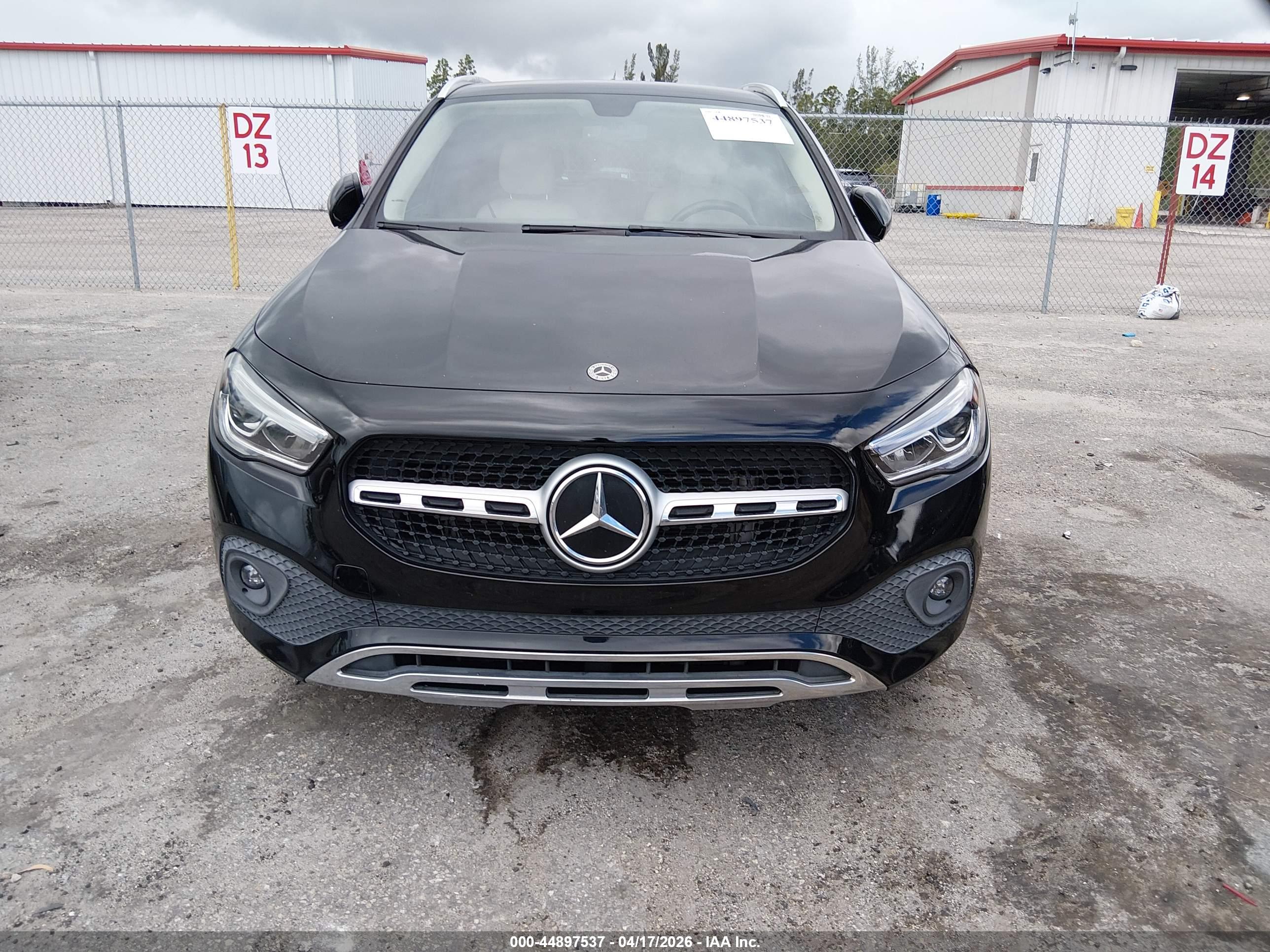MERCEDES-BENZ GLA image 6