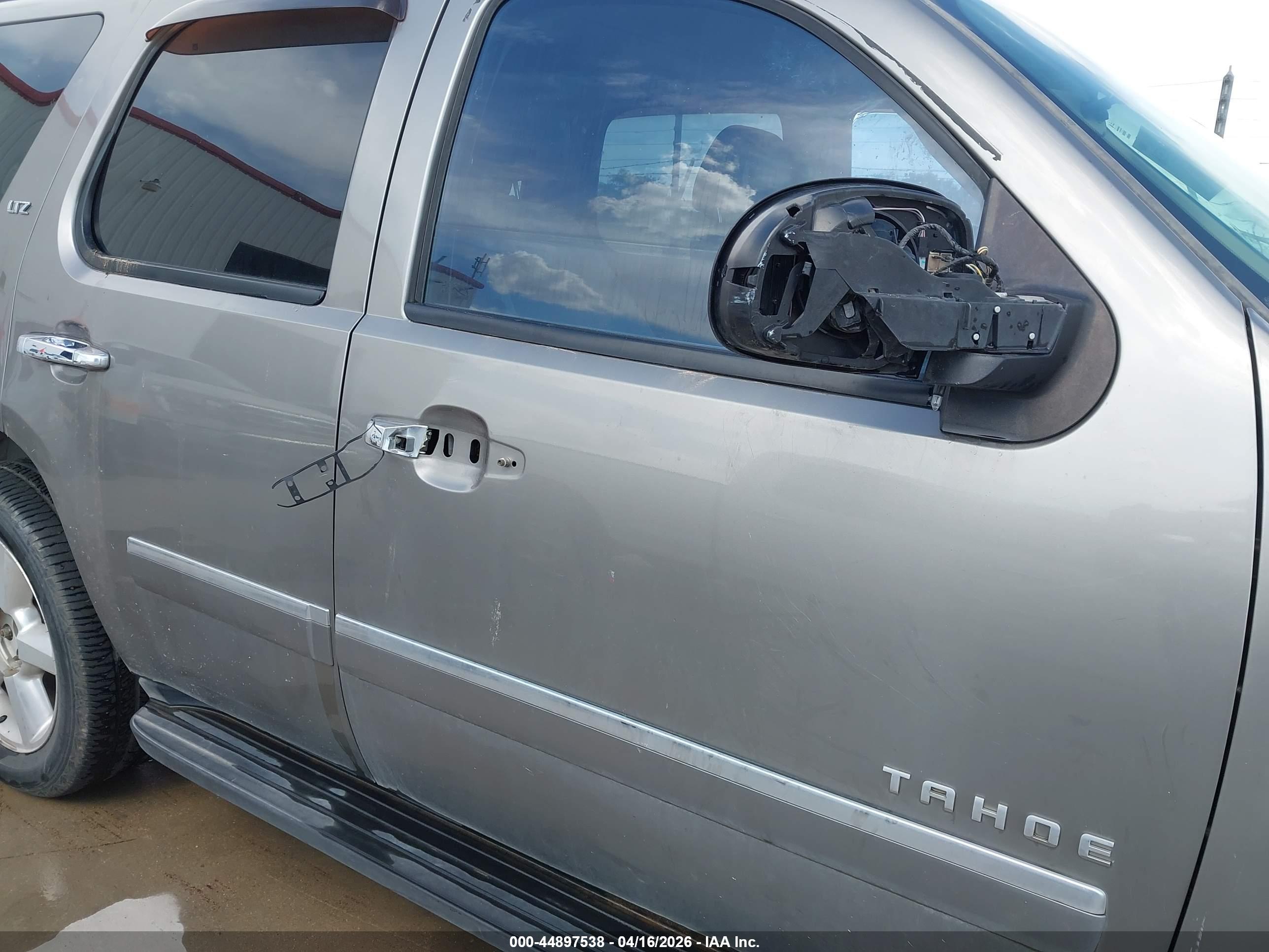 CHEVROLET TAHOE image 6