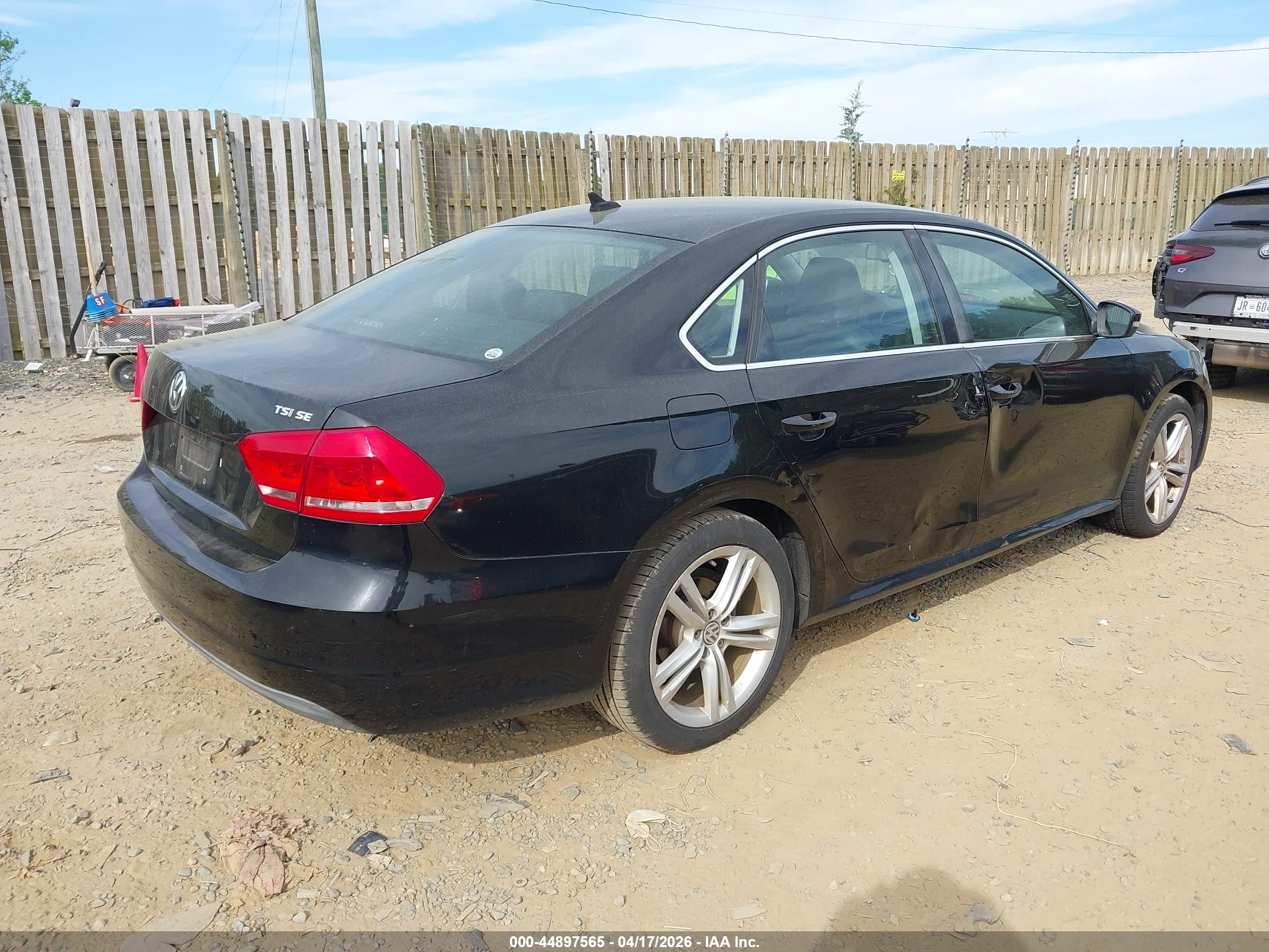 VOLKSWAGEN PASSAT image 4