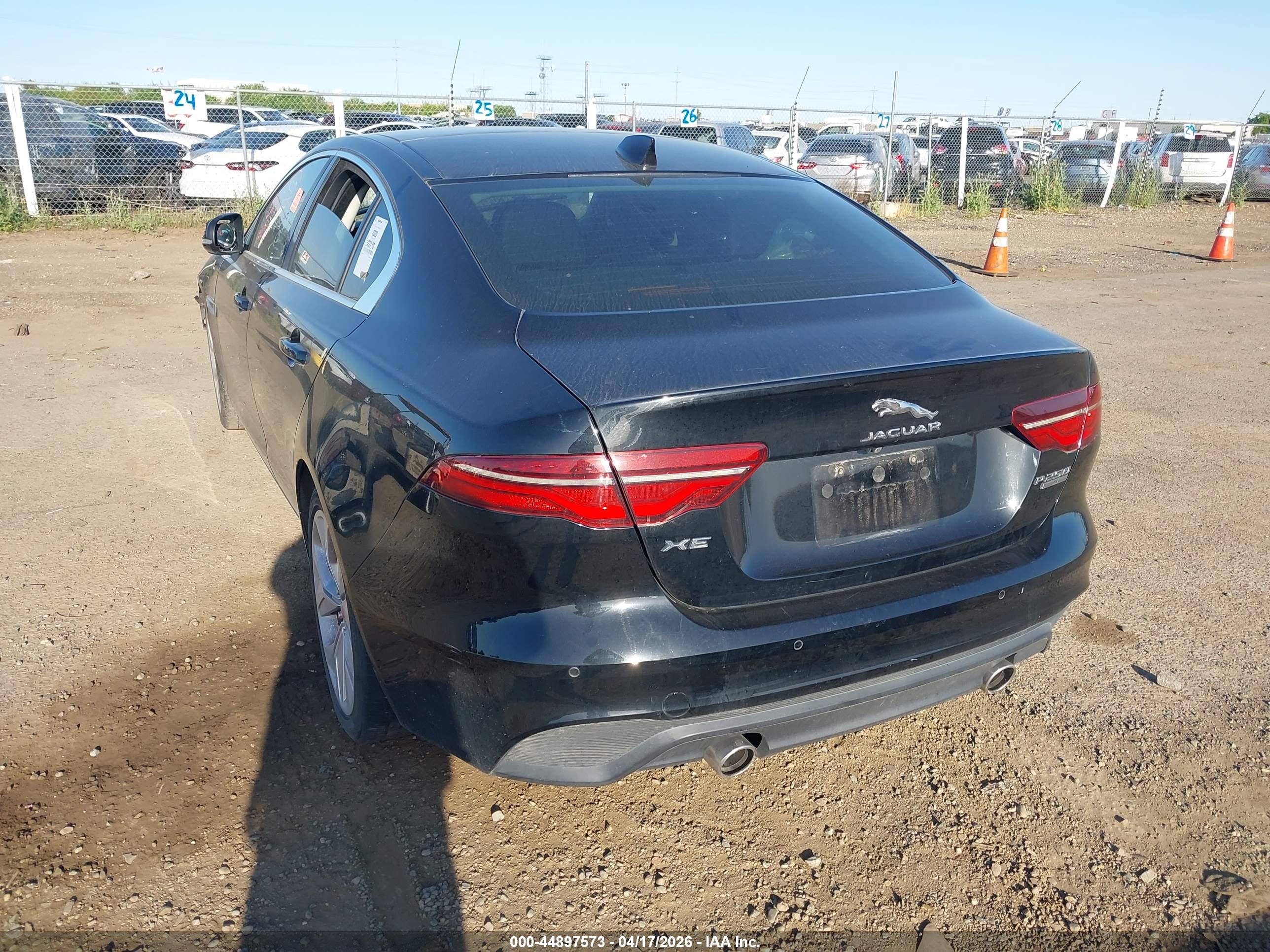 JAGUAR XE image 3