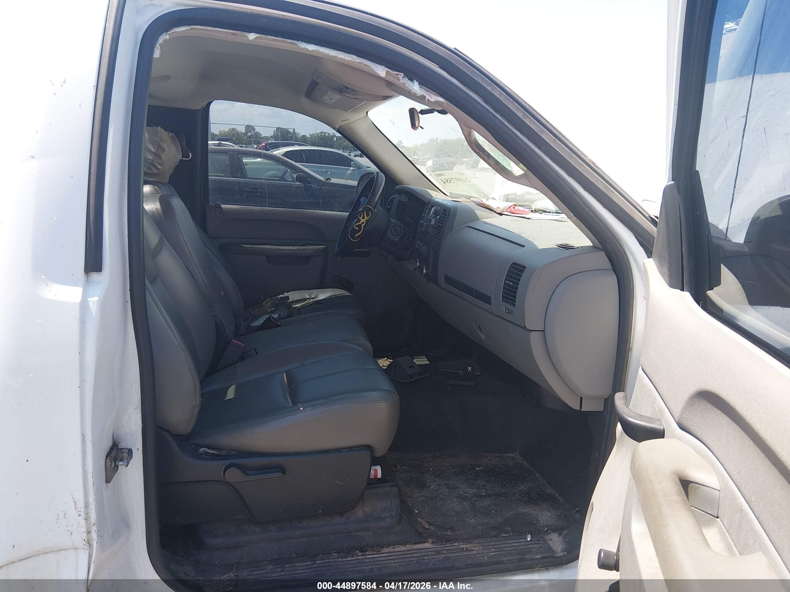 CHEVROLET SILVERADO image 5