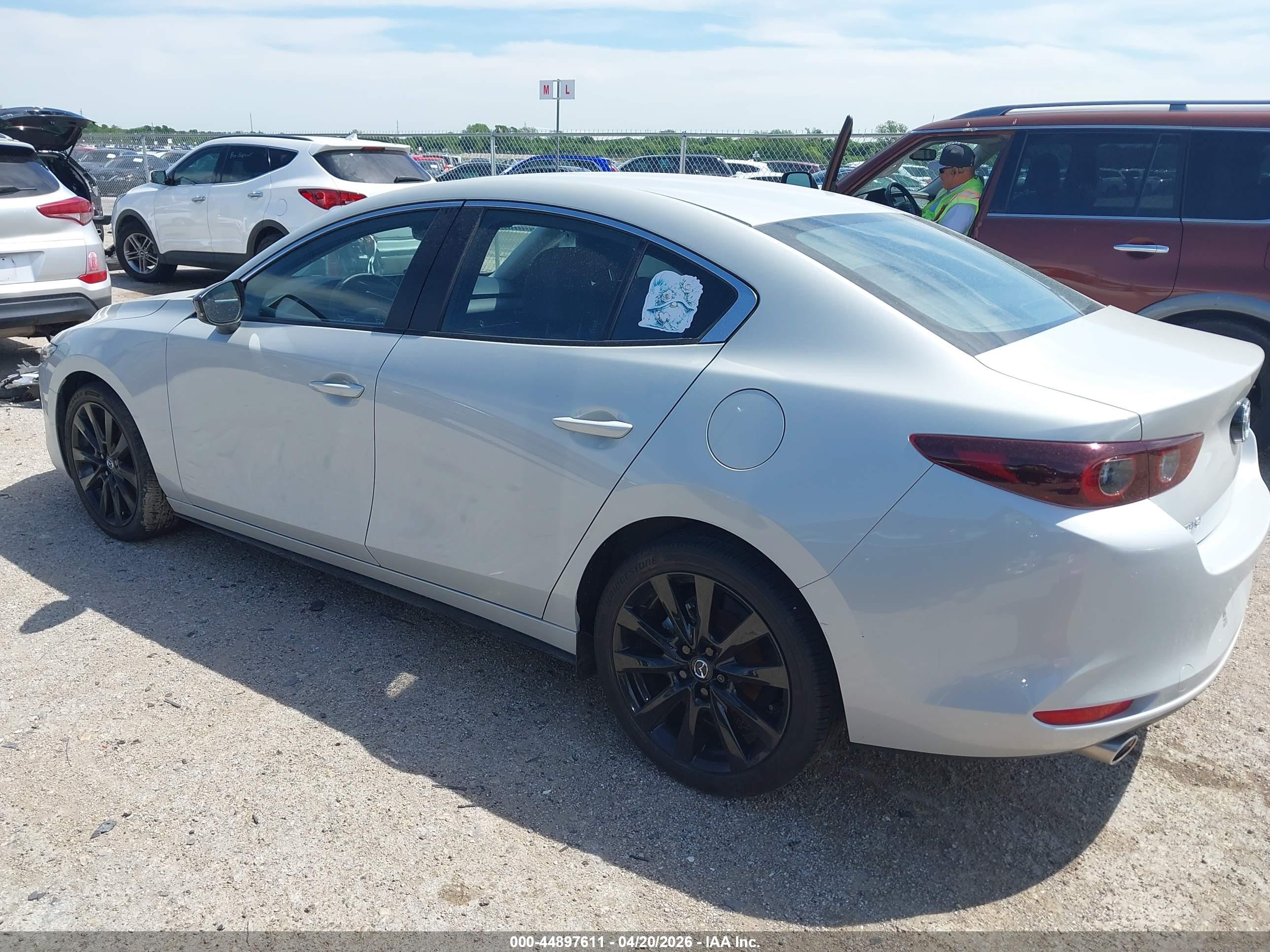MAZDA MAZDA3 image 3