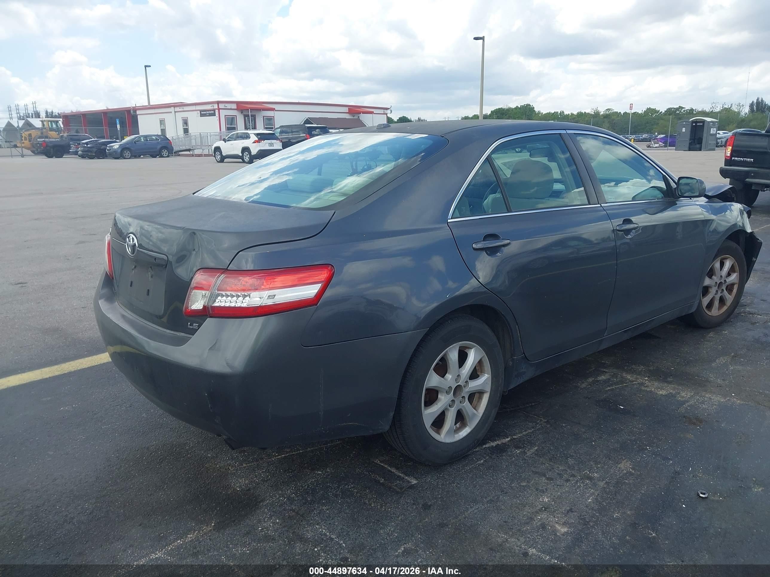 TOYOTA CAMRY image 4