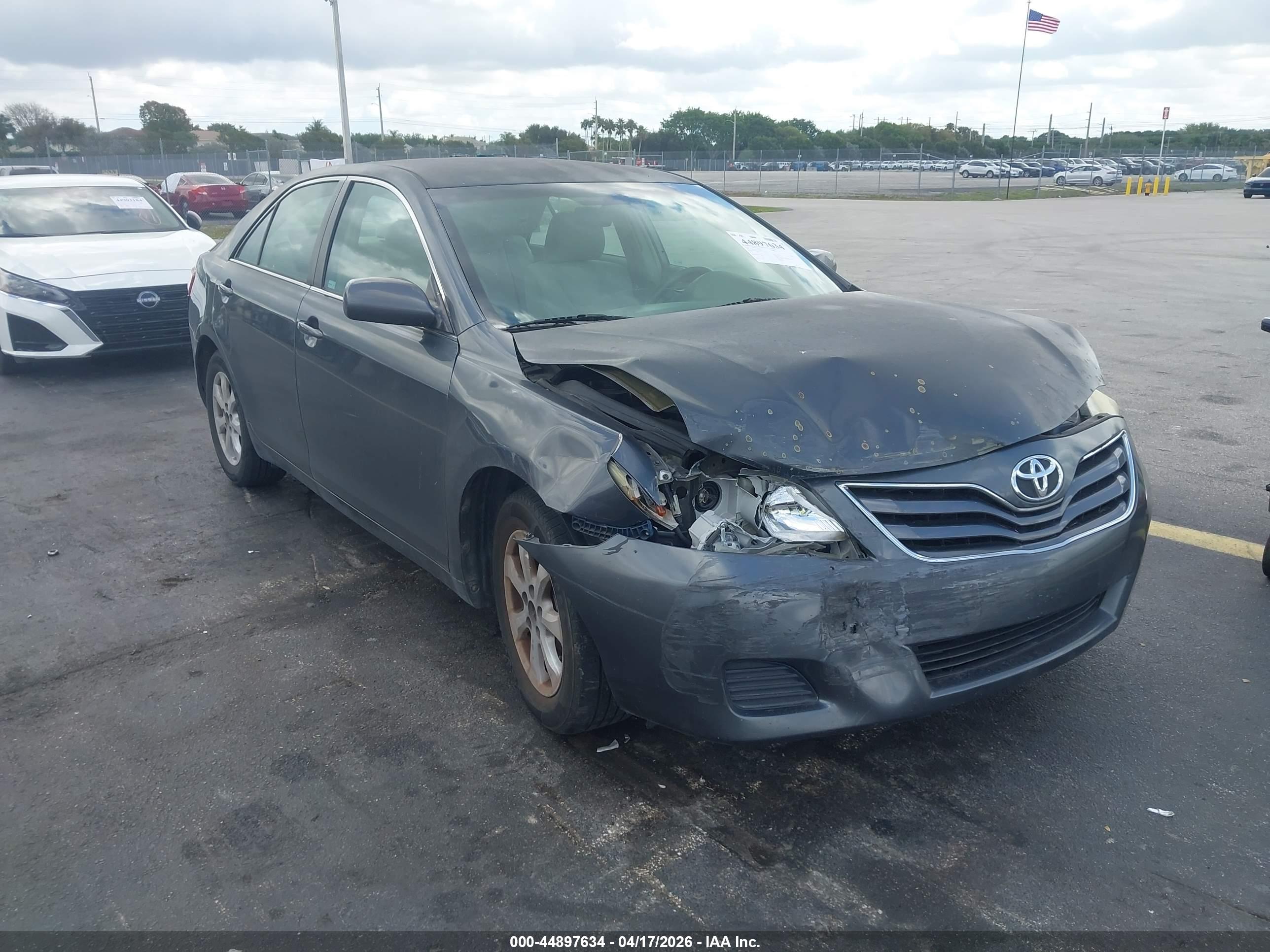 TOYOTA CAMRY image 6