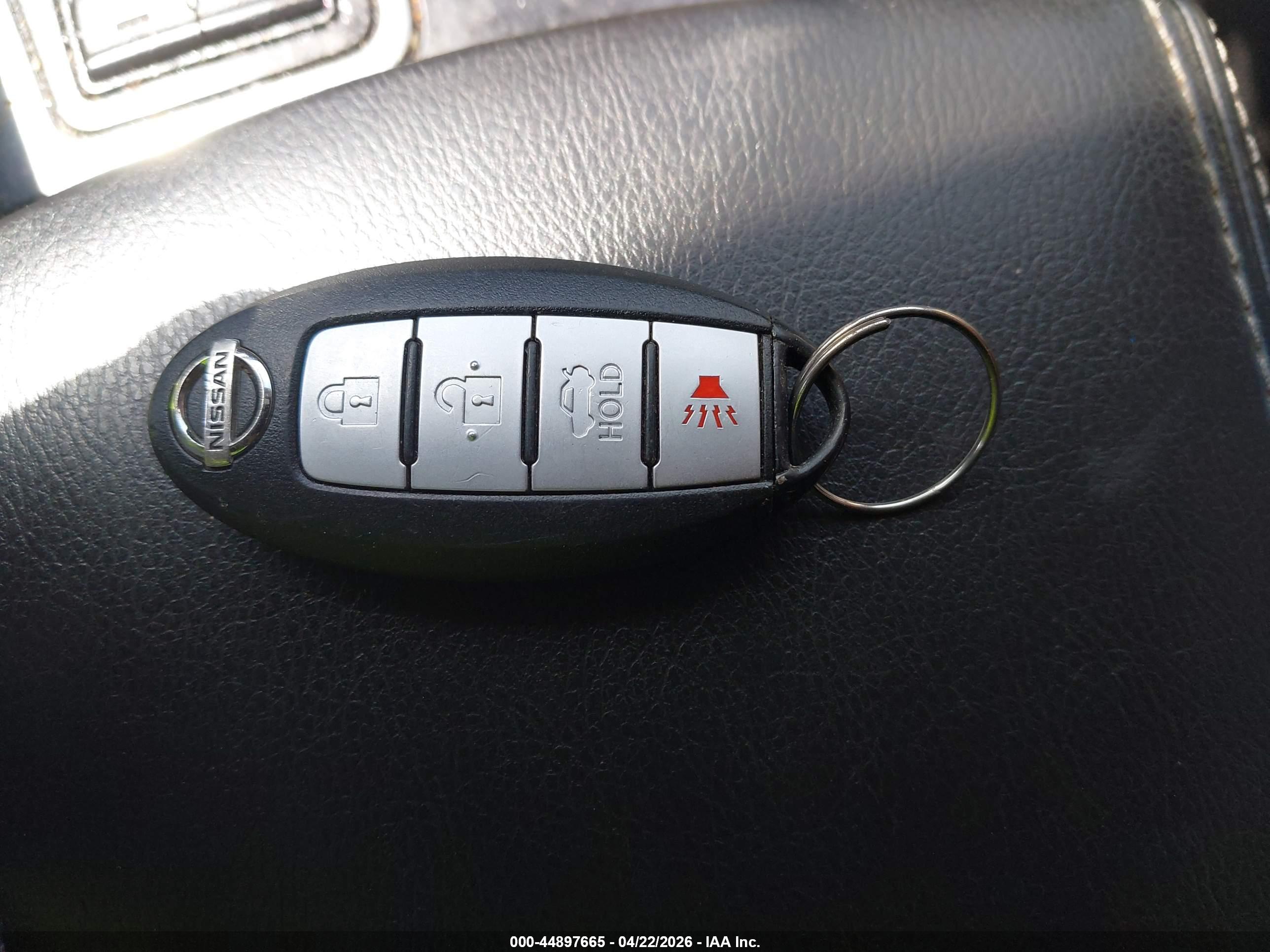 NISSAN MAXIMA image 11