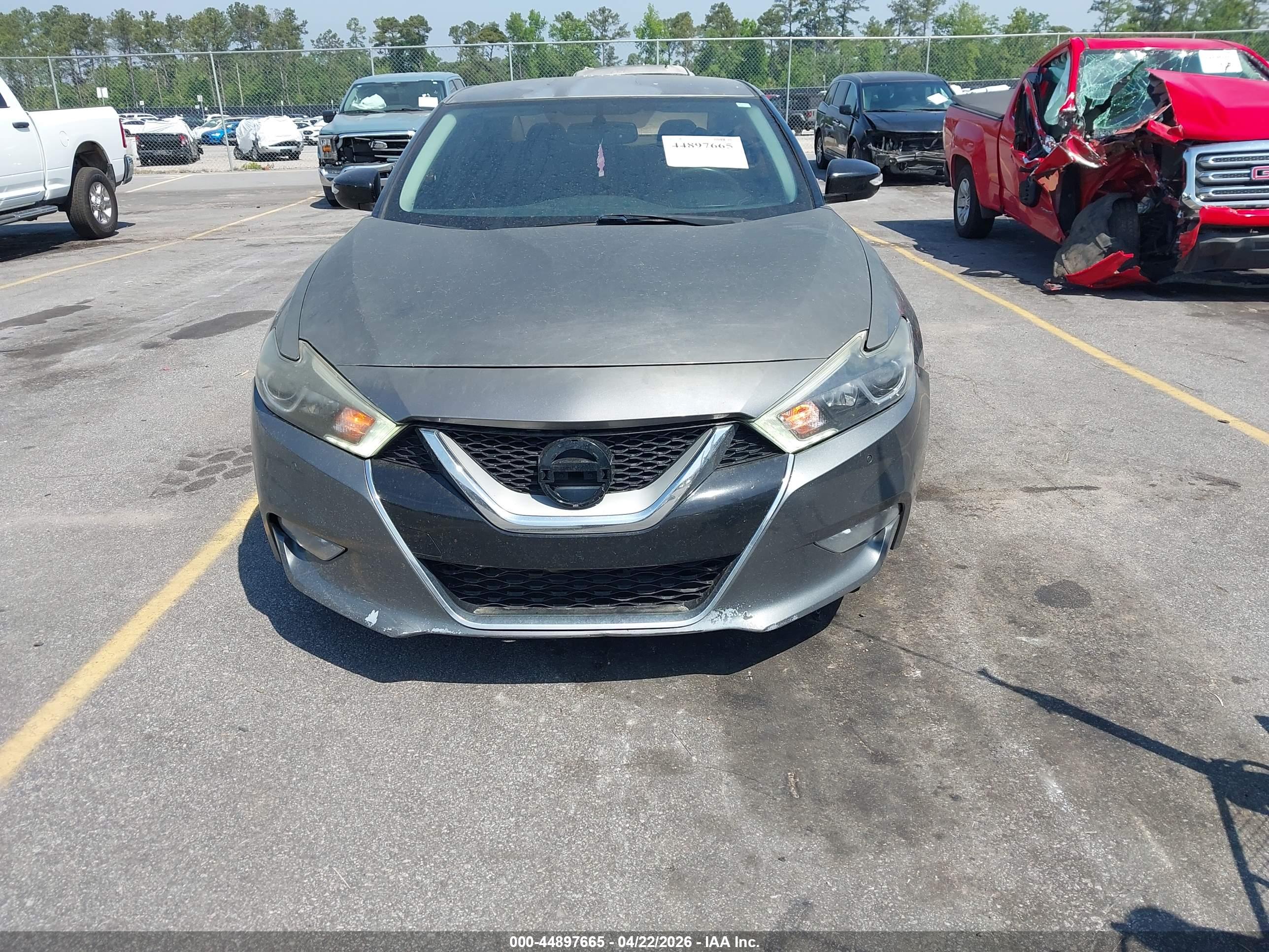 NISSAN MAXIMA image 6
