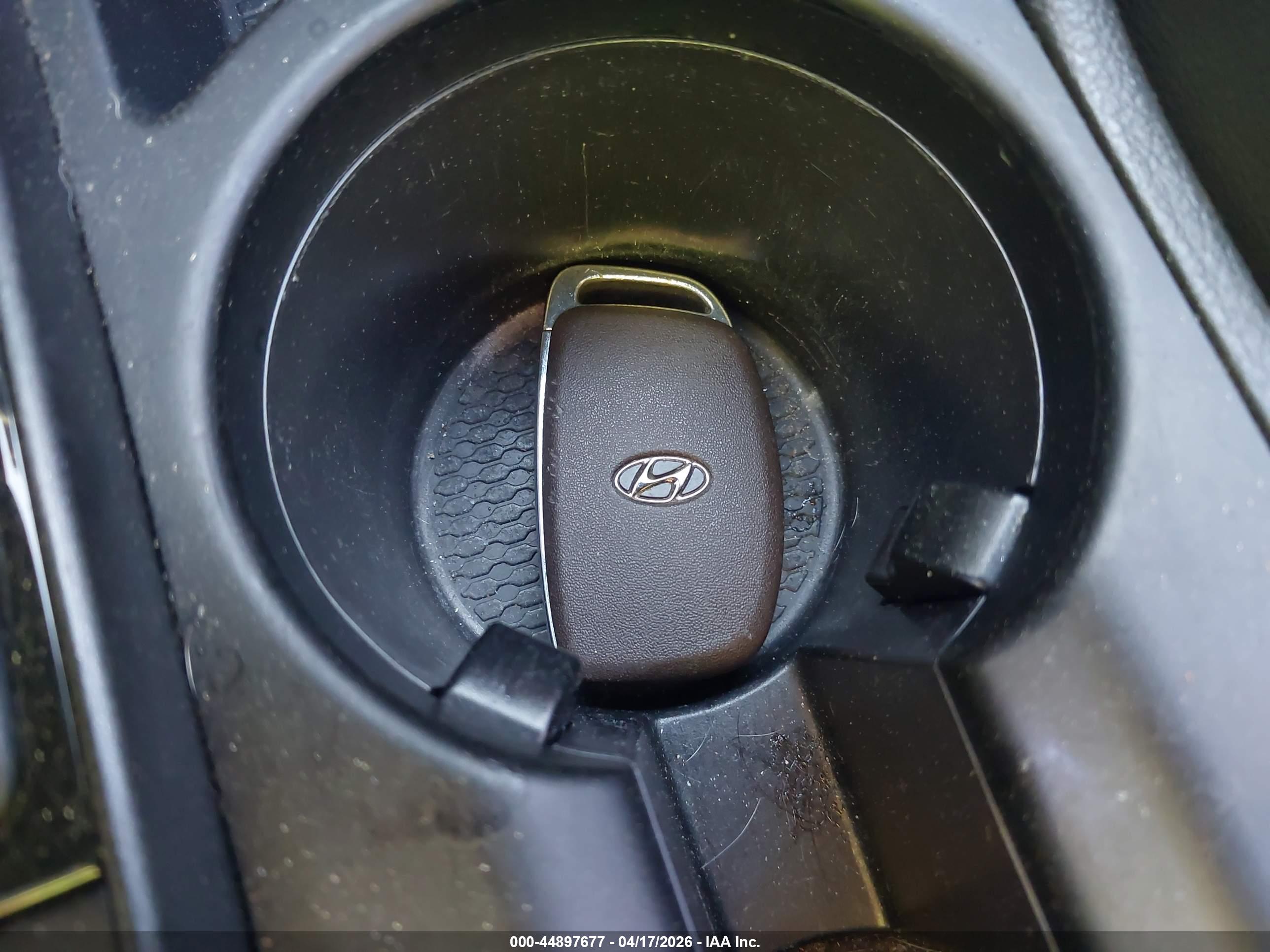 HYUNDAI TUCSON image 11
