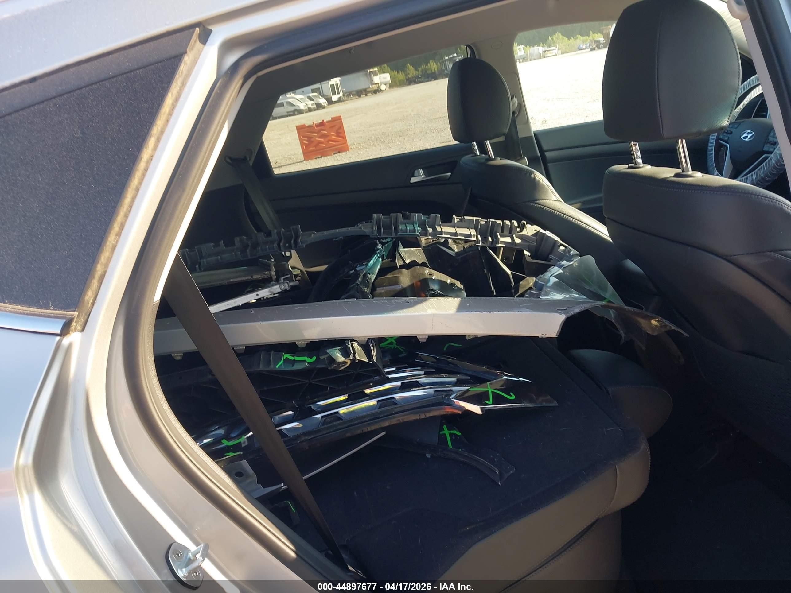 HYUNDAI TUCSON image 8