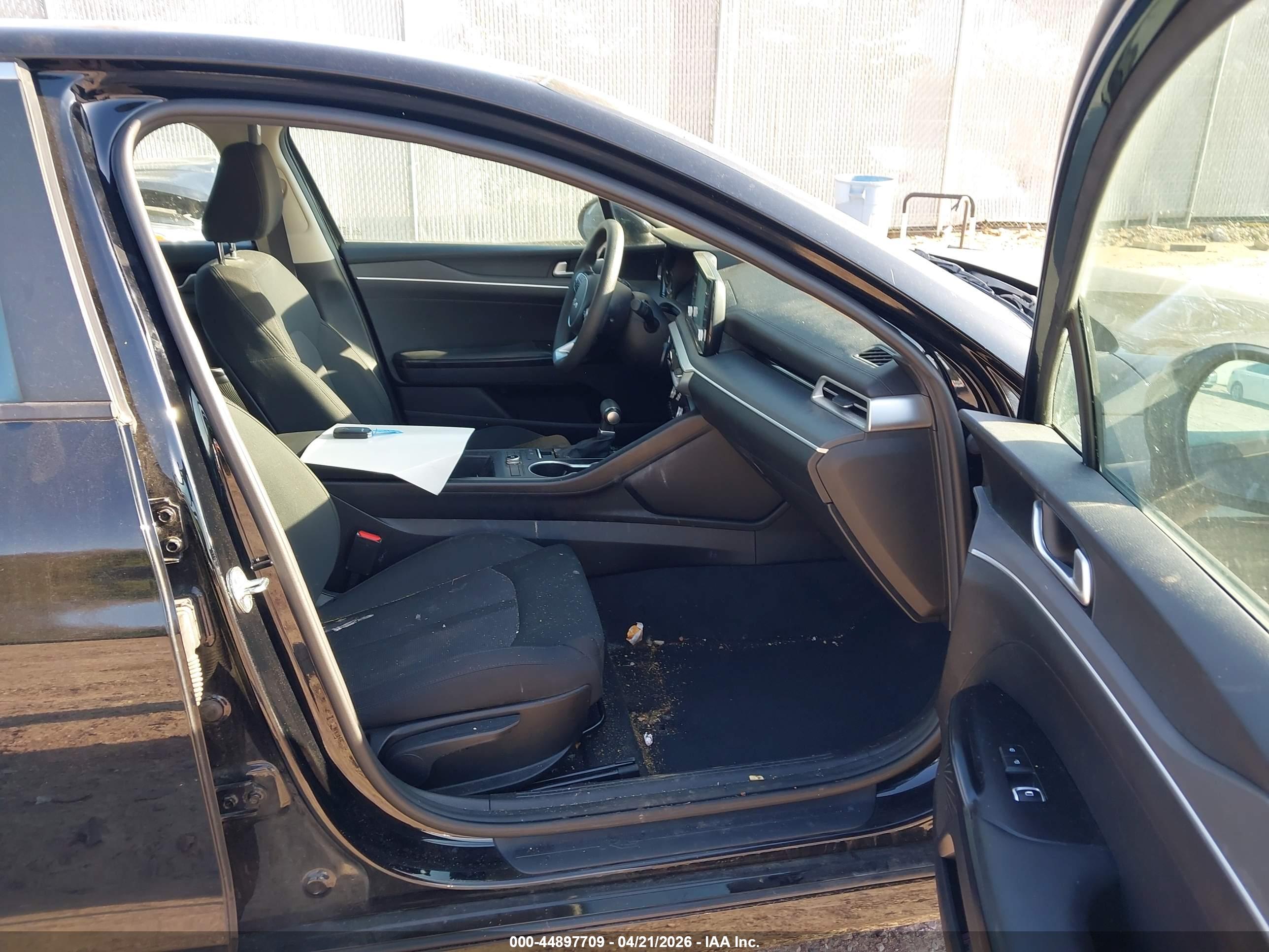 KIA K5 image 5
