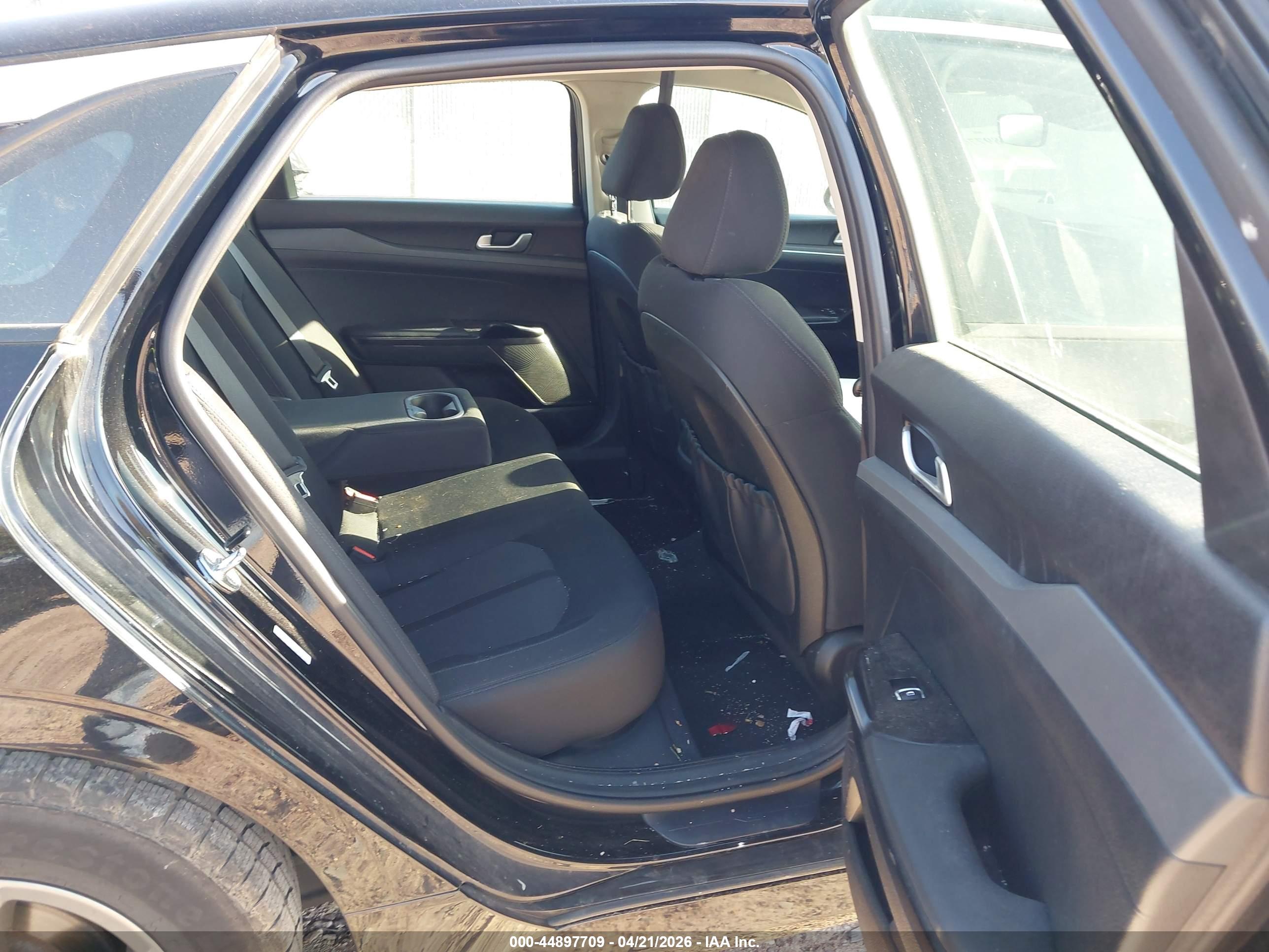 KIA K5 image 8